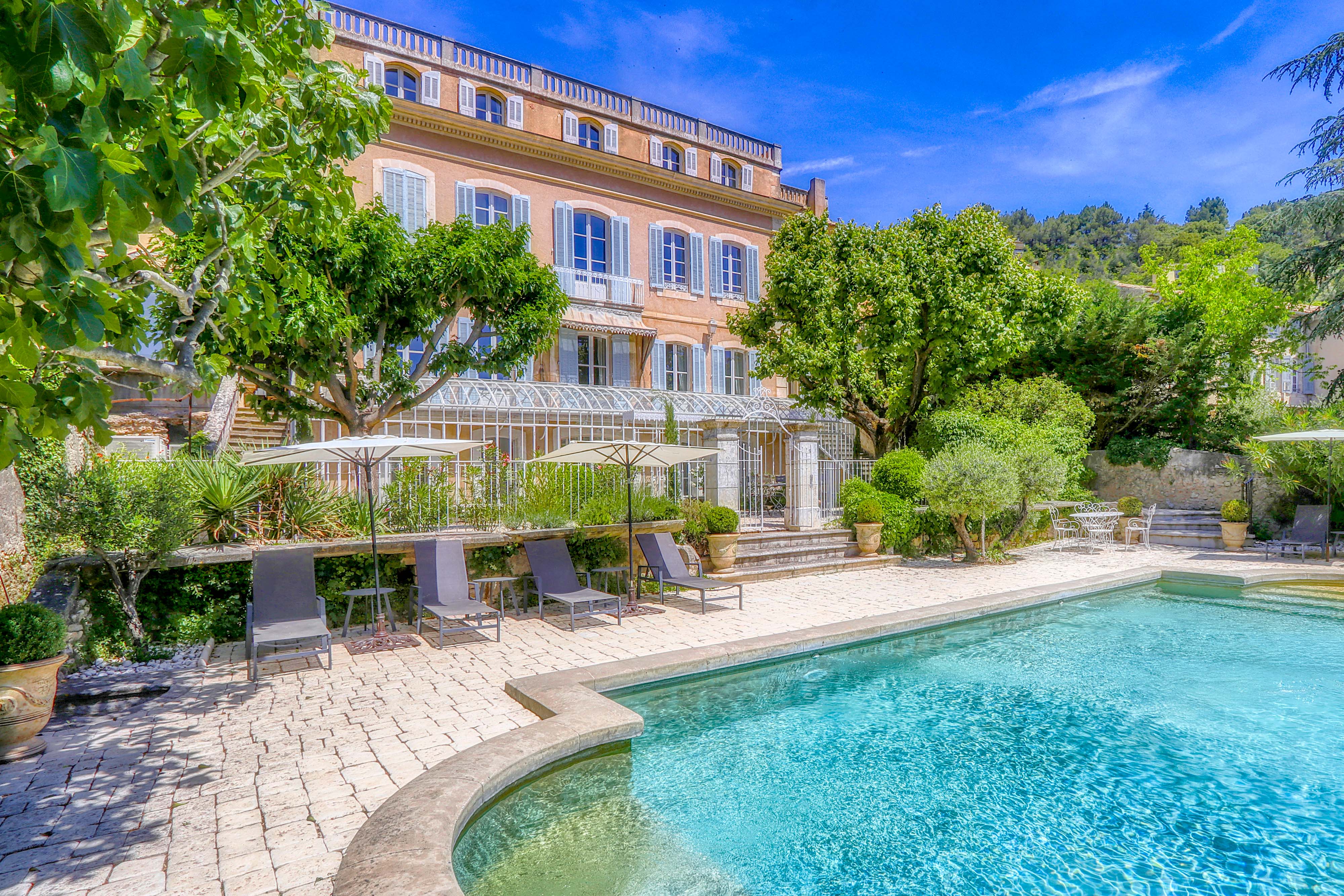 French property for sale in Apt, Vaucluse - €1,690,000 - photo 