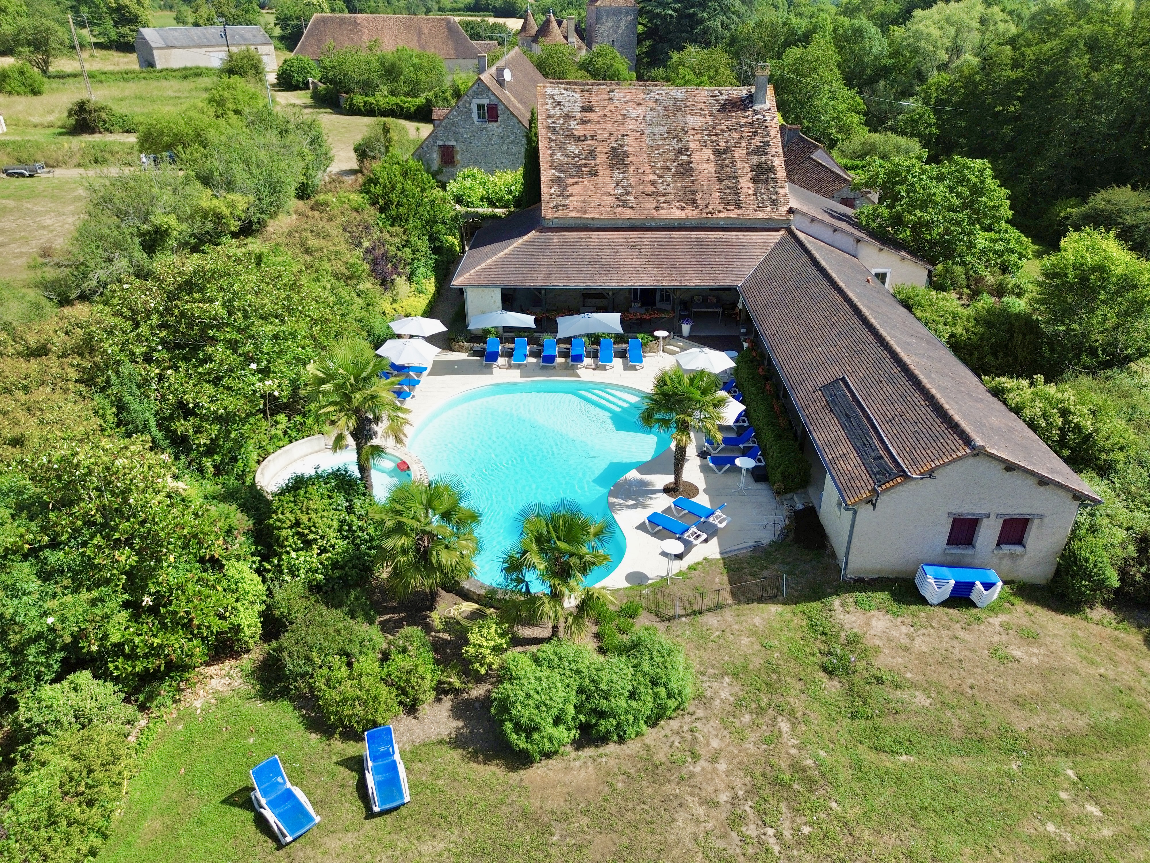 Propriété en France à vendre à Coulonges, Vienne - €894 999 - photo 