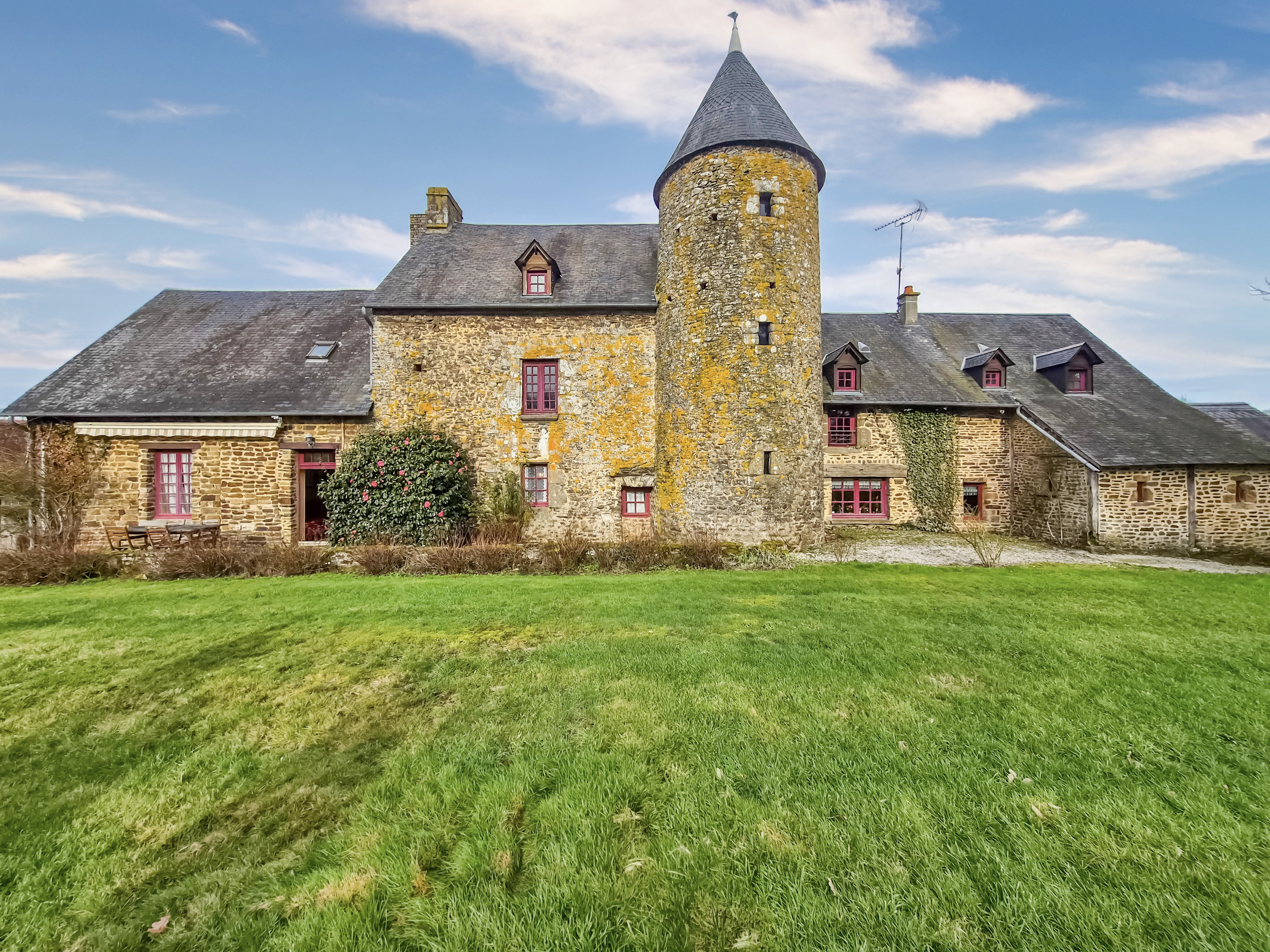 French property for sale in Saint-Bômer-les-Forges, Orne - €1,484,000 - photo 
