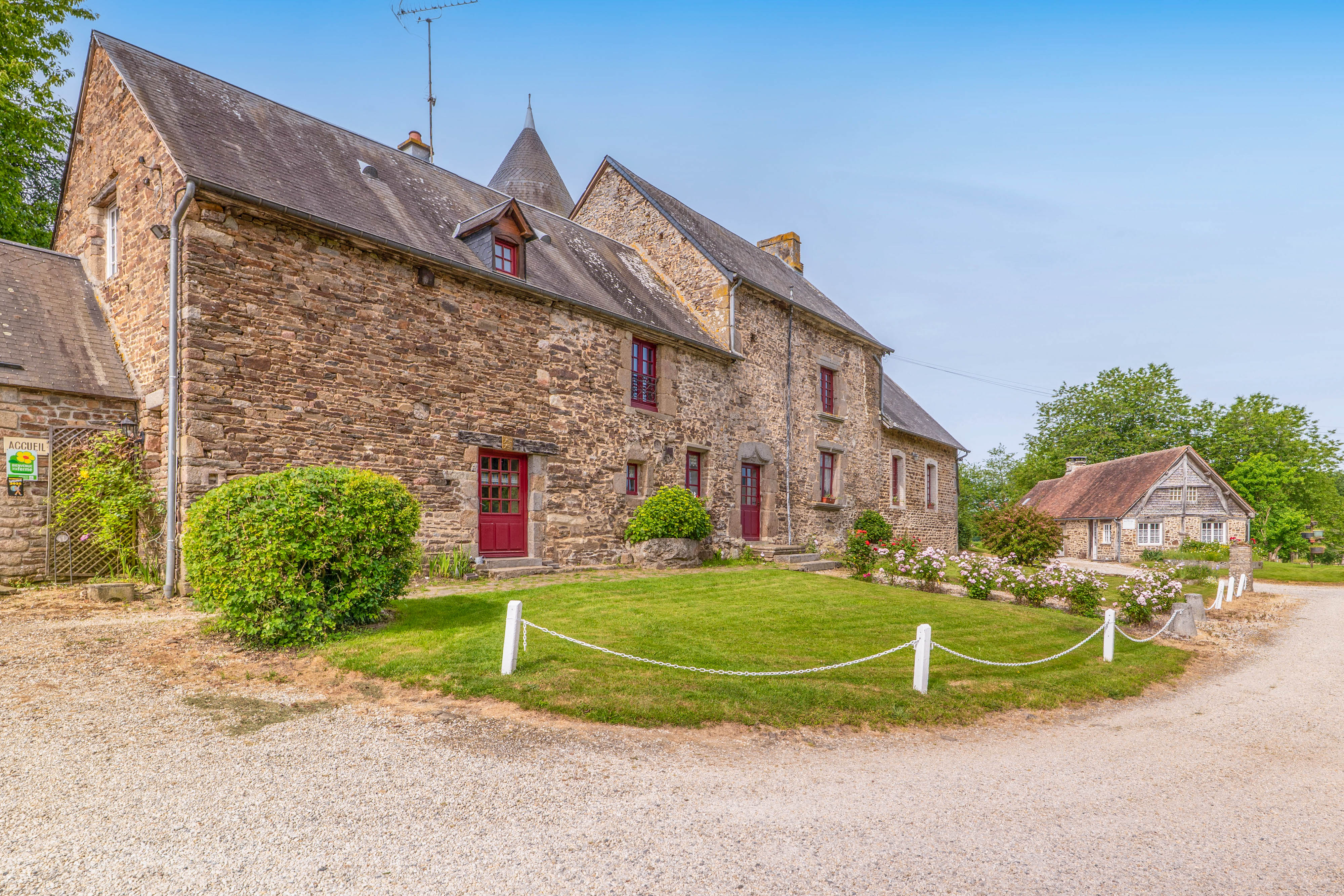 French property for sale in Saint-Bômer-les-Forges, Orne - €1,484,000 - photo 