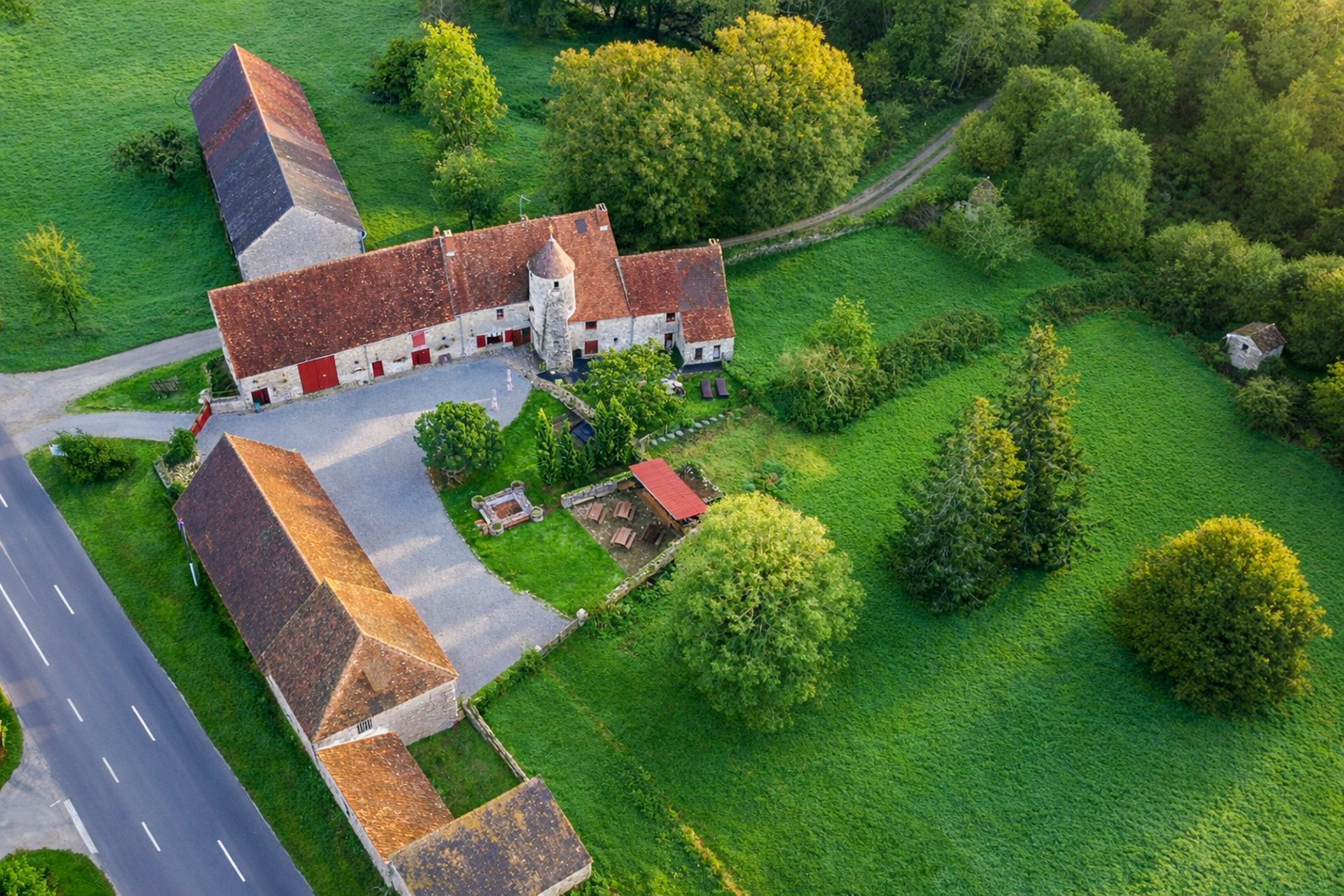 Propriété en France à vendre à Arnac-la-Poste, Haute-Vienne - €401 740 - photo 