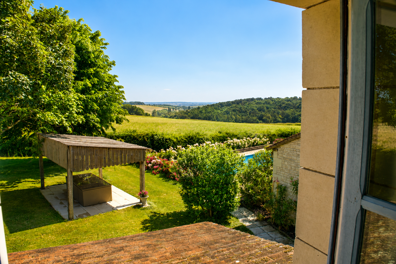 Propriété en France à vendre à Luzé, Indre-et-Loire - €800 000 - photo 