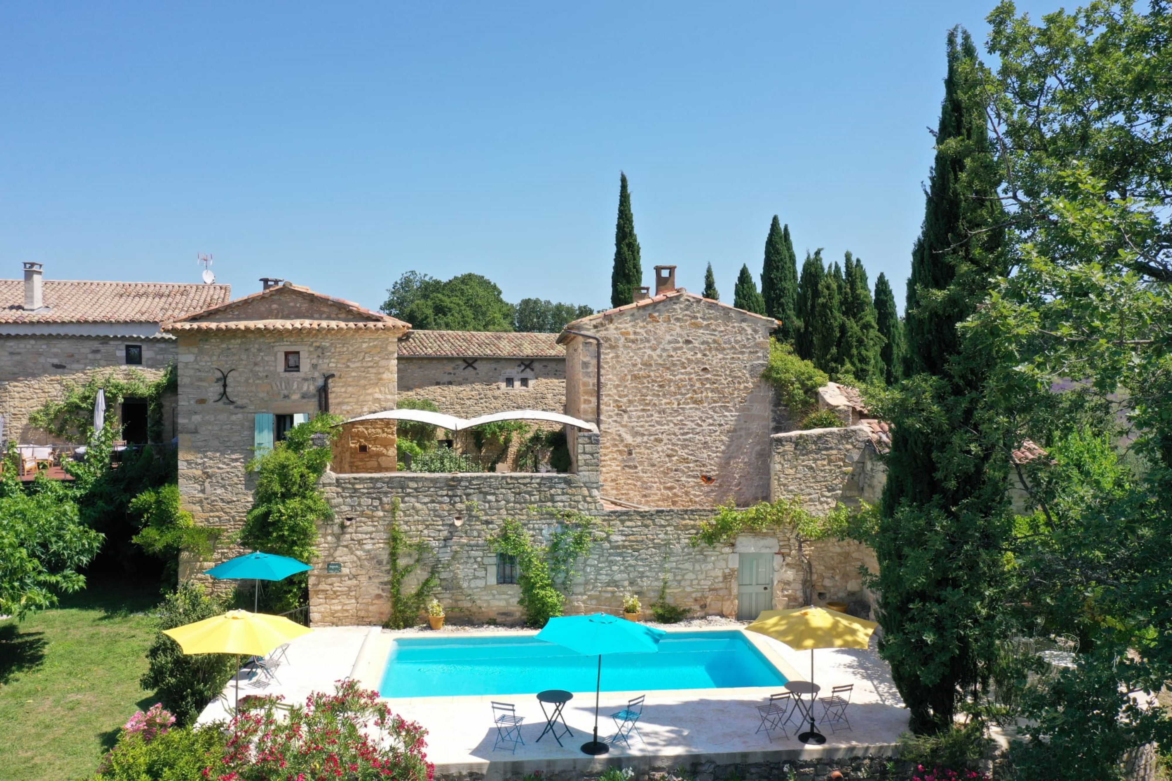 Propriété en France à vendre à Barjac, Gard - €1 850 000 - photo 