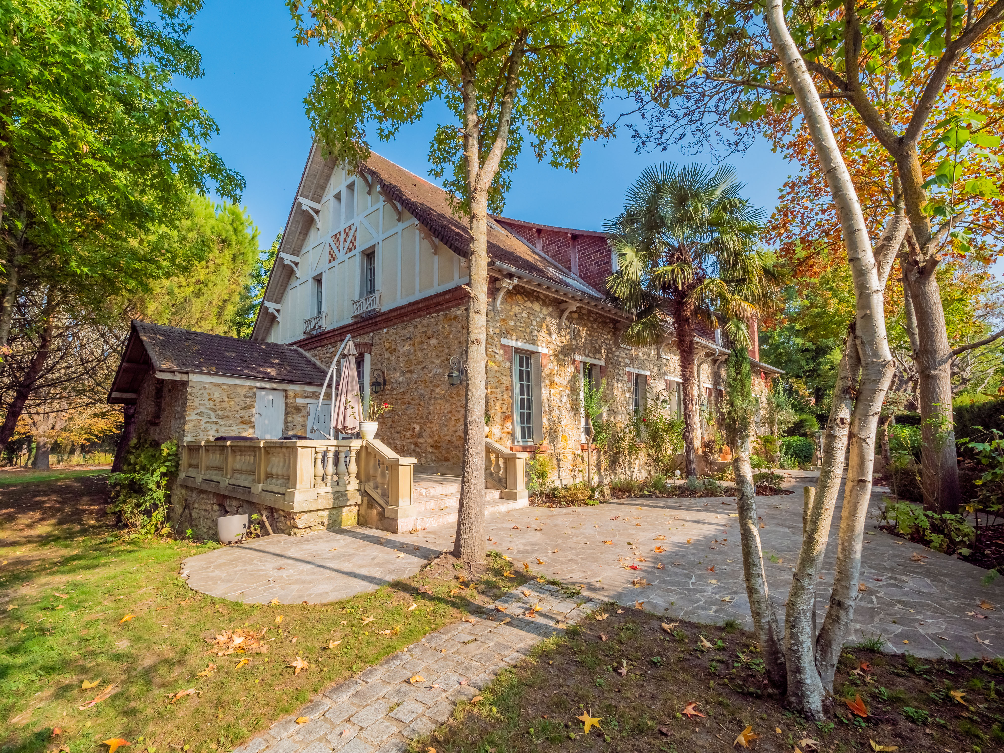 Propriété en France à vendre à Vaux-sur-Seine, Yvelines - €900 000 - photo 