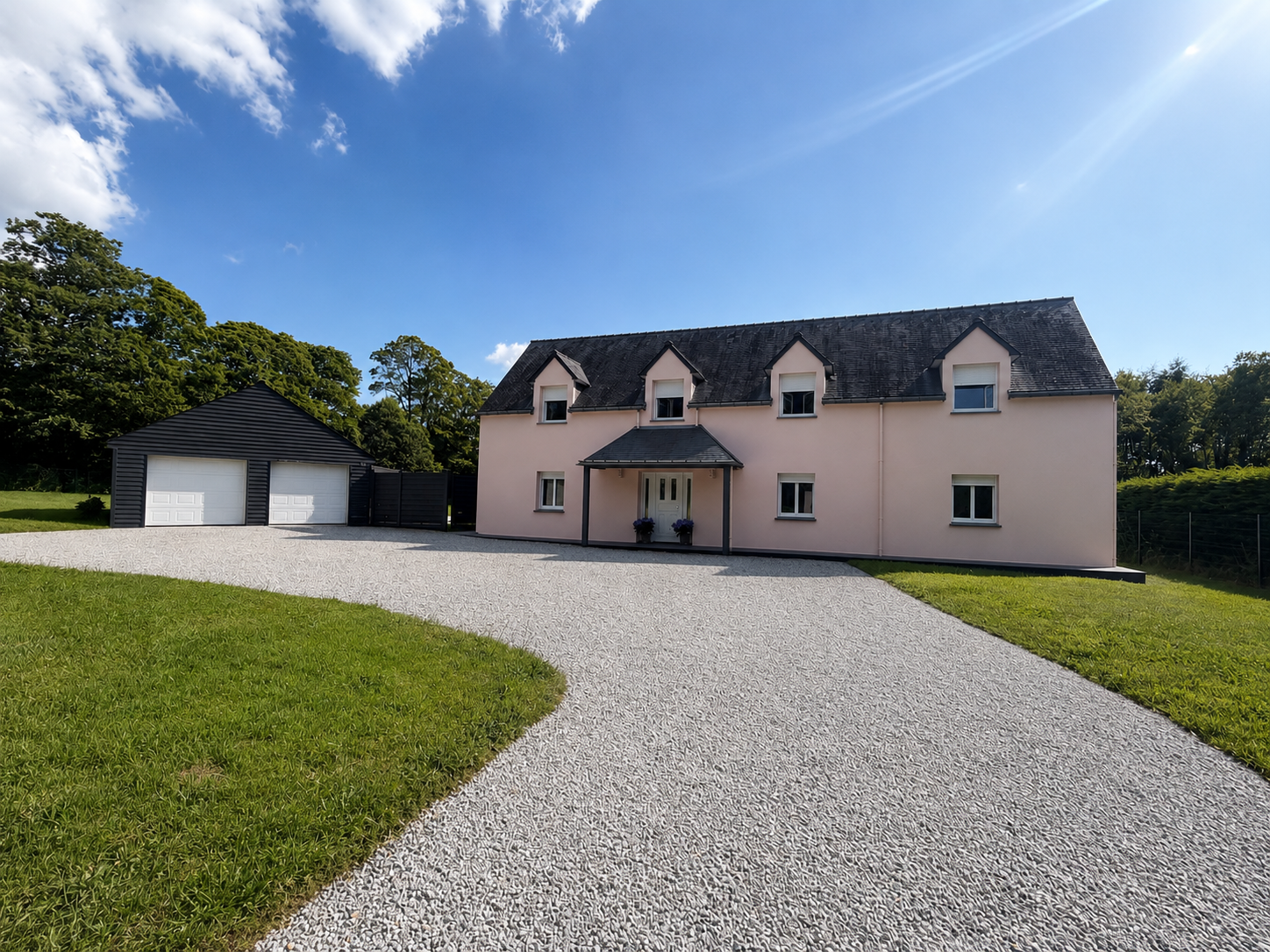Propriété en France à vendre à Radenac, Morbihan - €495 000 - photo 