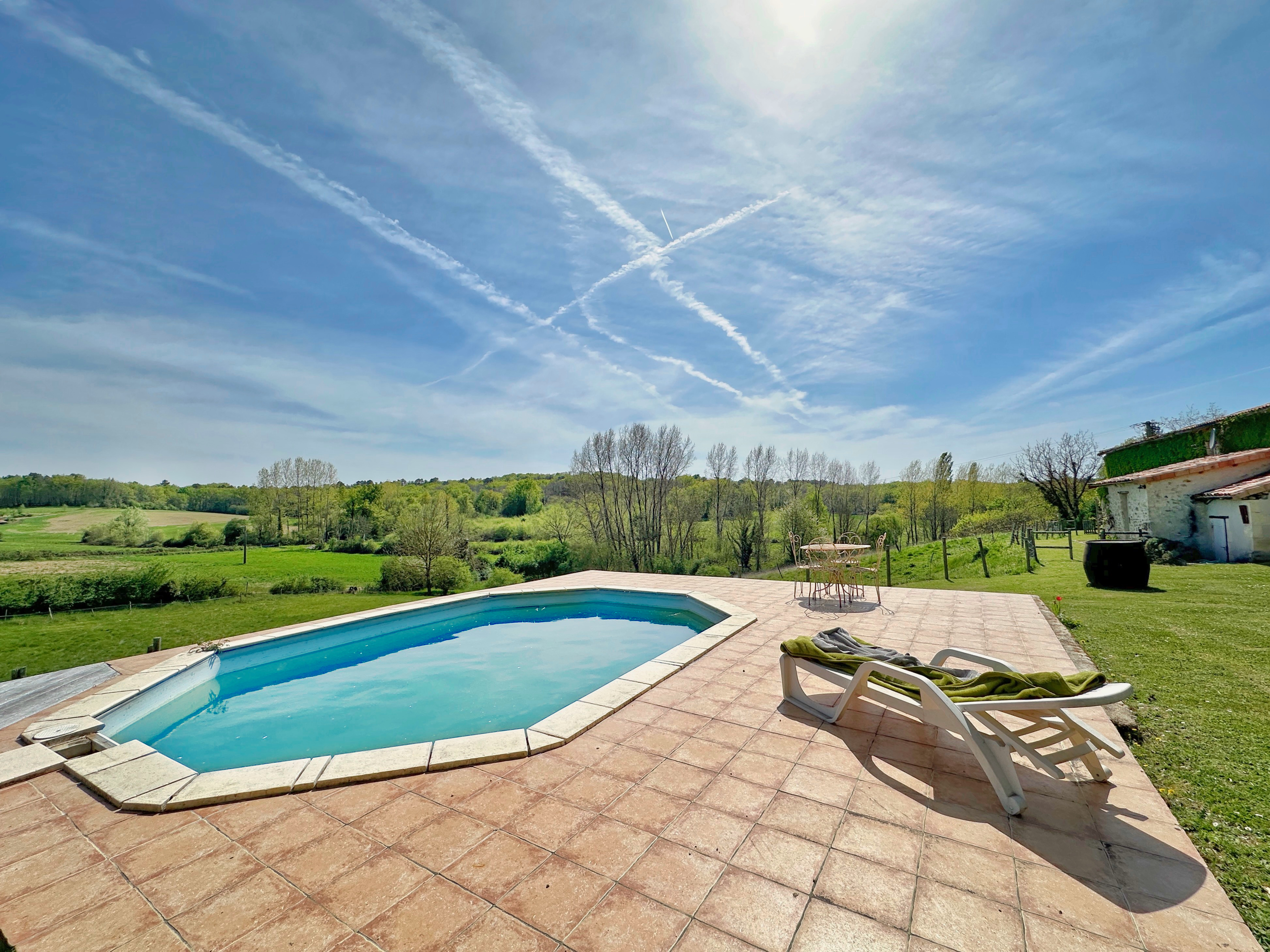 French property for sale in Aubeterre-sur-Dronne, Charente - €480,000 - photo 