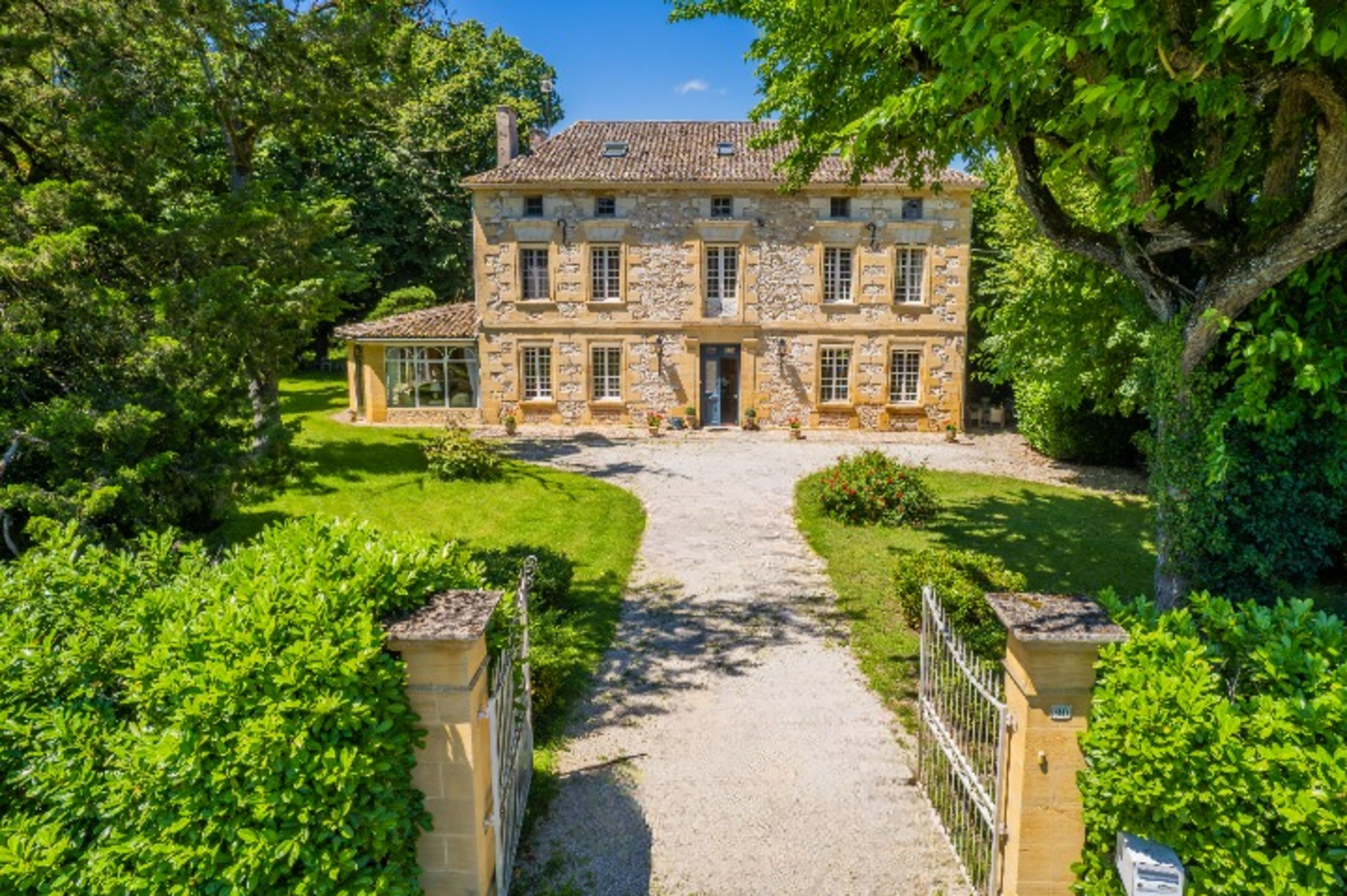 Propriété en France à vendre à Saint-Nexans, Dordogne - €850 000 - photo 