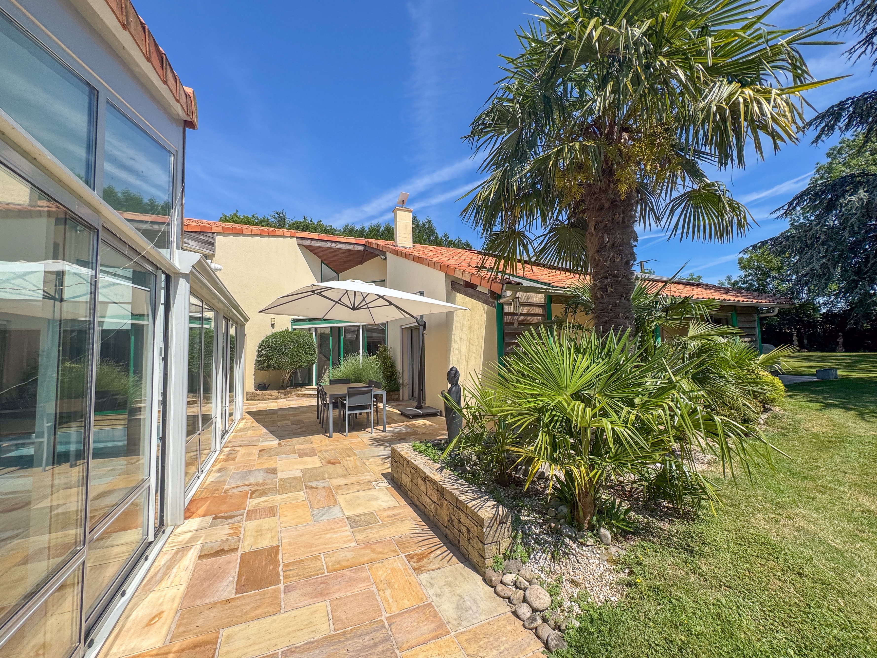 French property for sale in Combrand, Deux-Sèvres - €690,000 - photo 