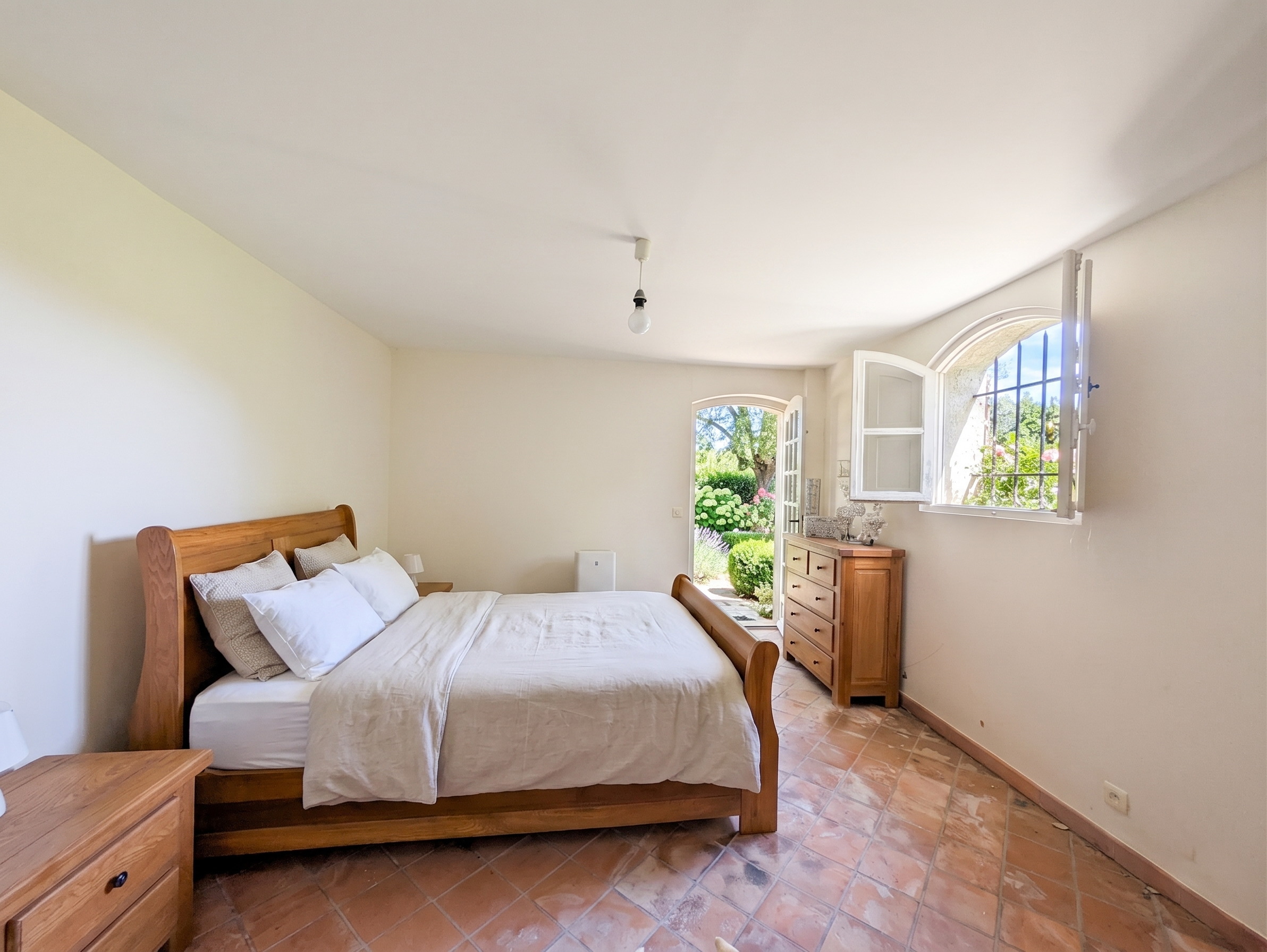 French property for sale in Carros, Alpes-Maritimes - €895,000 - photo 