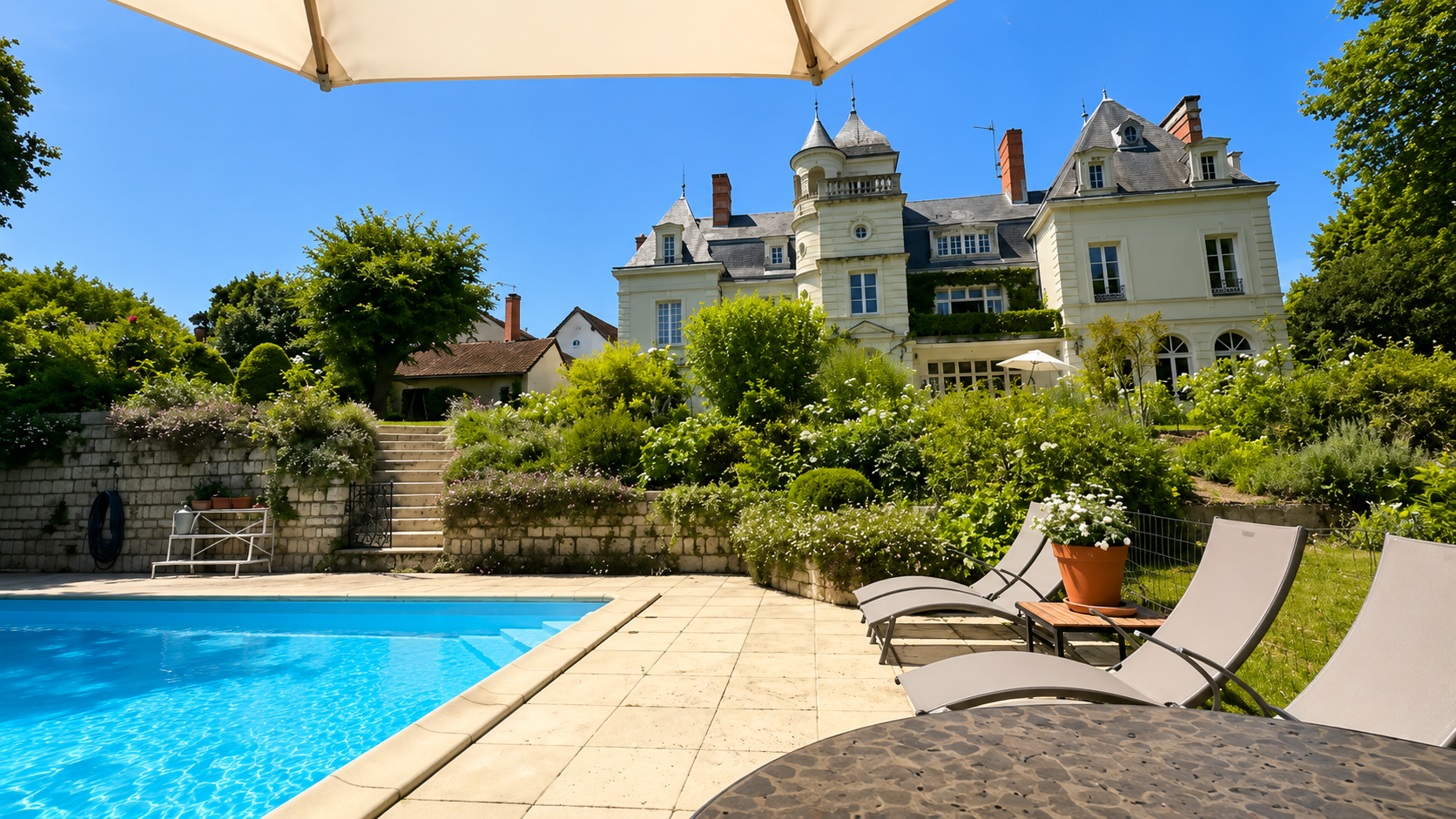 Propriété en France à vendre à Vaux-sur-Vienne, Vienne - €1 850 000 - photo 