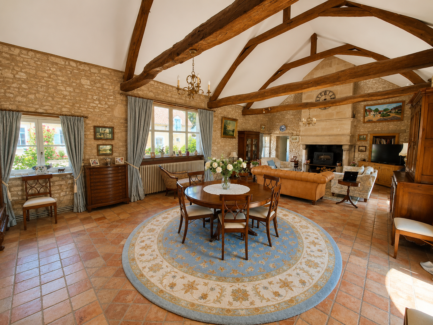 Propriété en France à vendre à Luzé, Indre-et-Loire - €800 000 - photo 