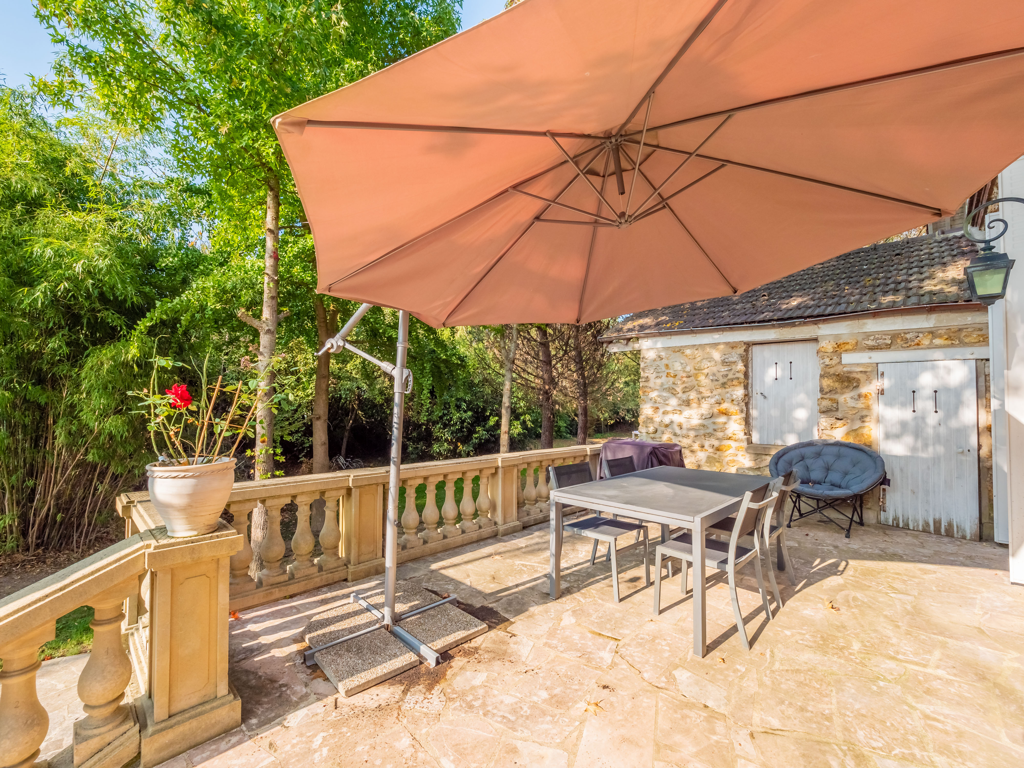 Propriété en France à vendre à Vaux-sur-Seine, Yvelines - €900 000 - photo 