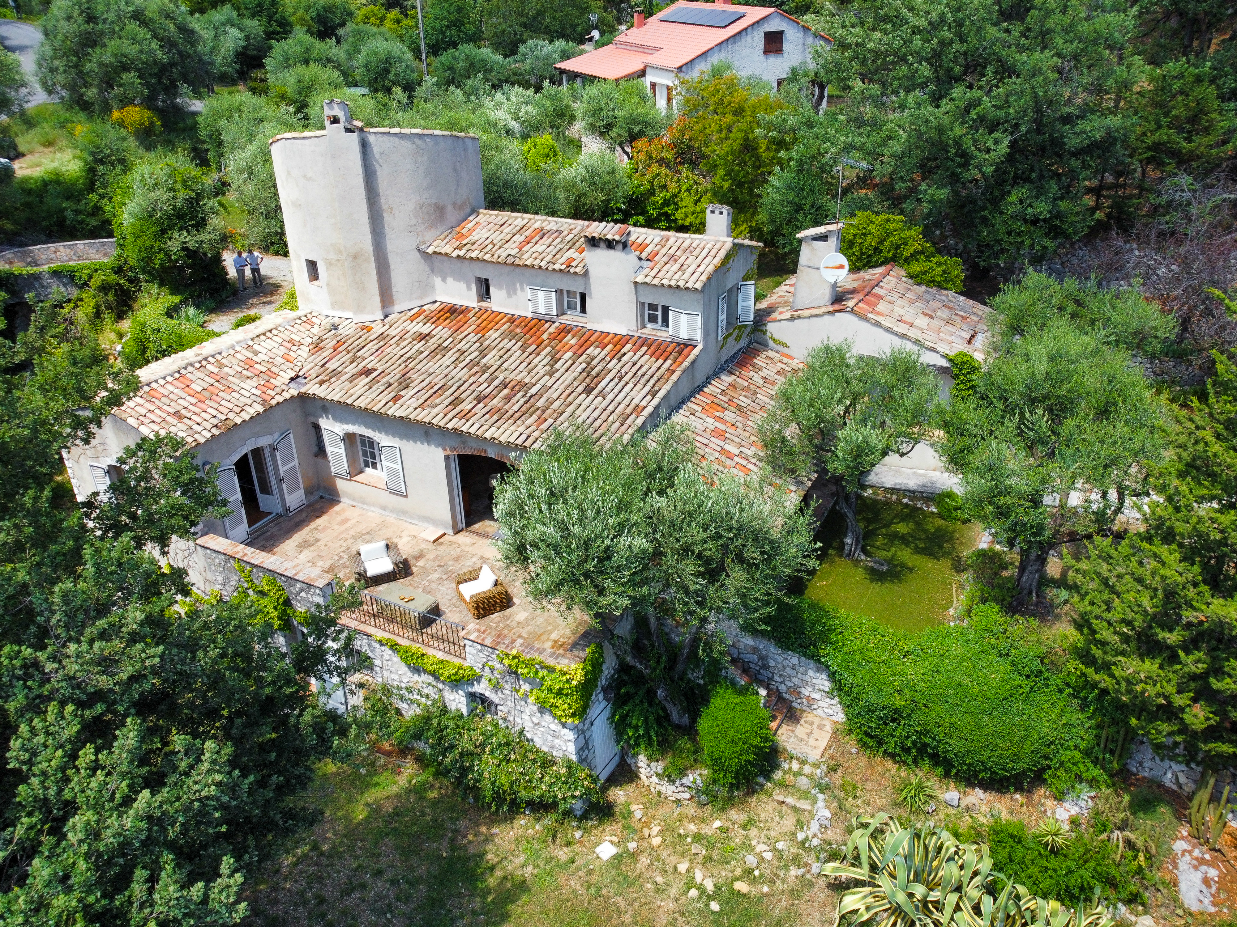 French property for sale in Carros, Alpes-Maritimes - €895,000 - photo 