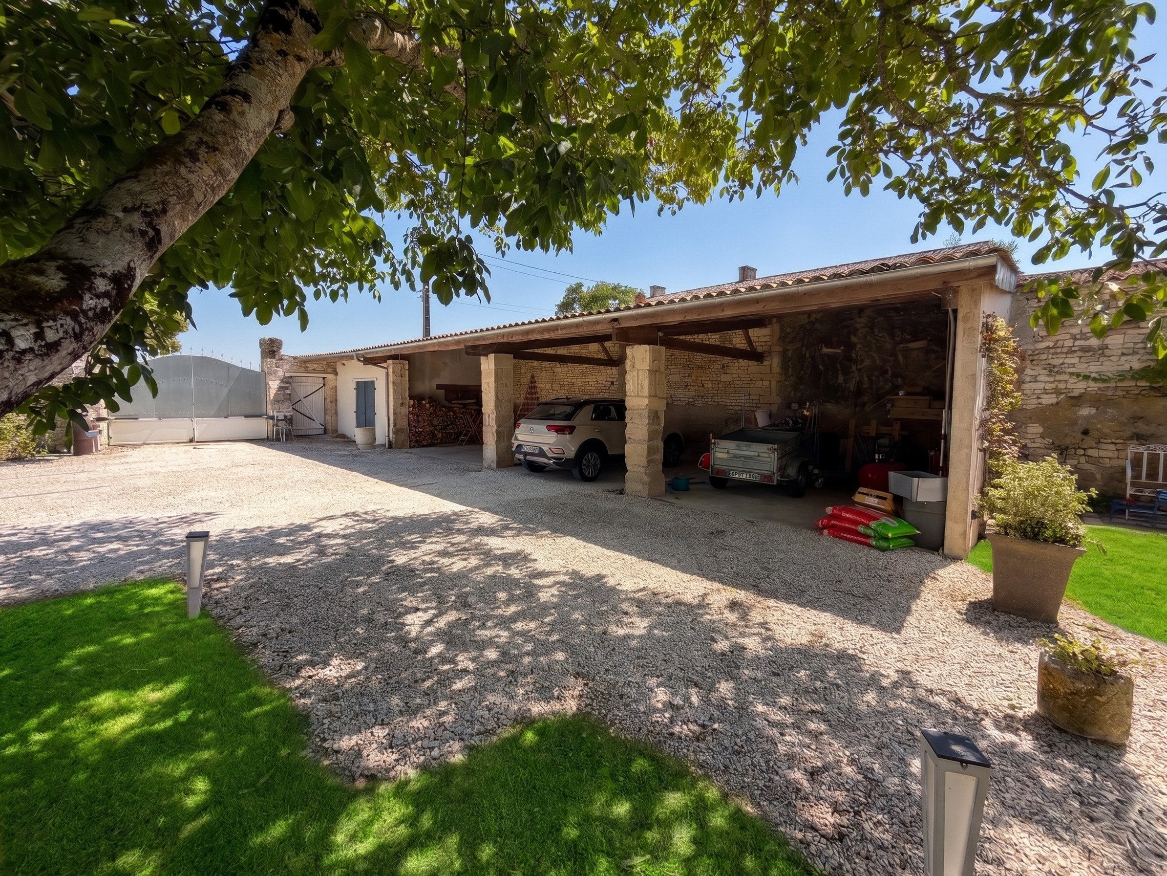 French property for sale in Montroy, Charente-Maritime - €1,323,000 - photo 