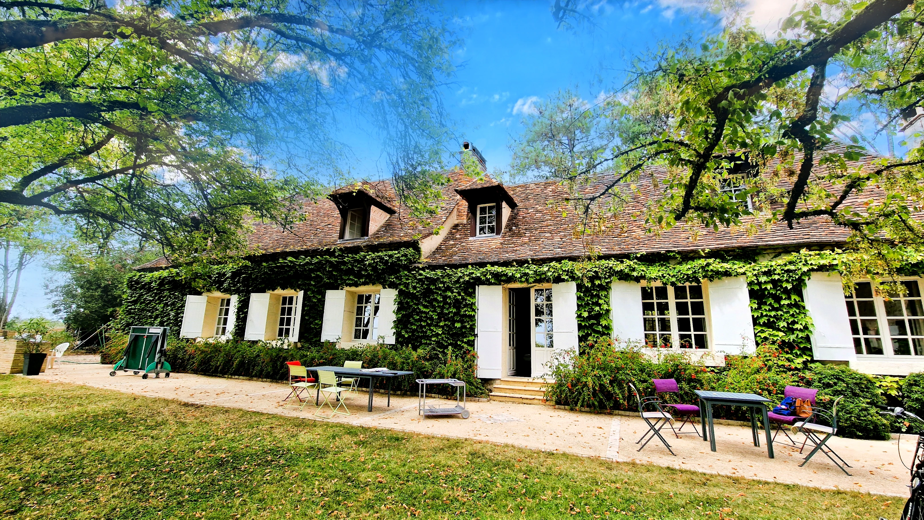 Propriété en France à vendre à Église-Neuve-d'Issac, Dordogne - €950 000 - photo 