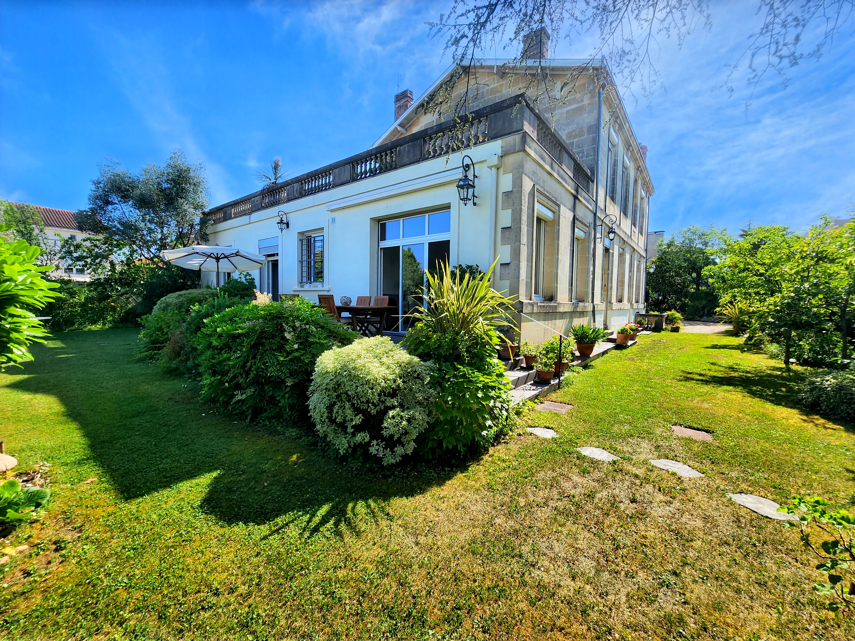 French property for sale in Talence, Gironde - €1,495,560 - photo 