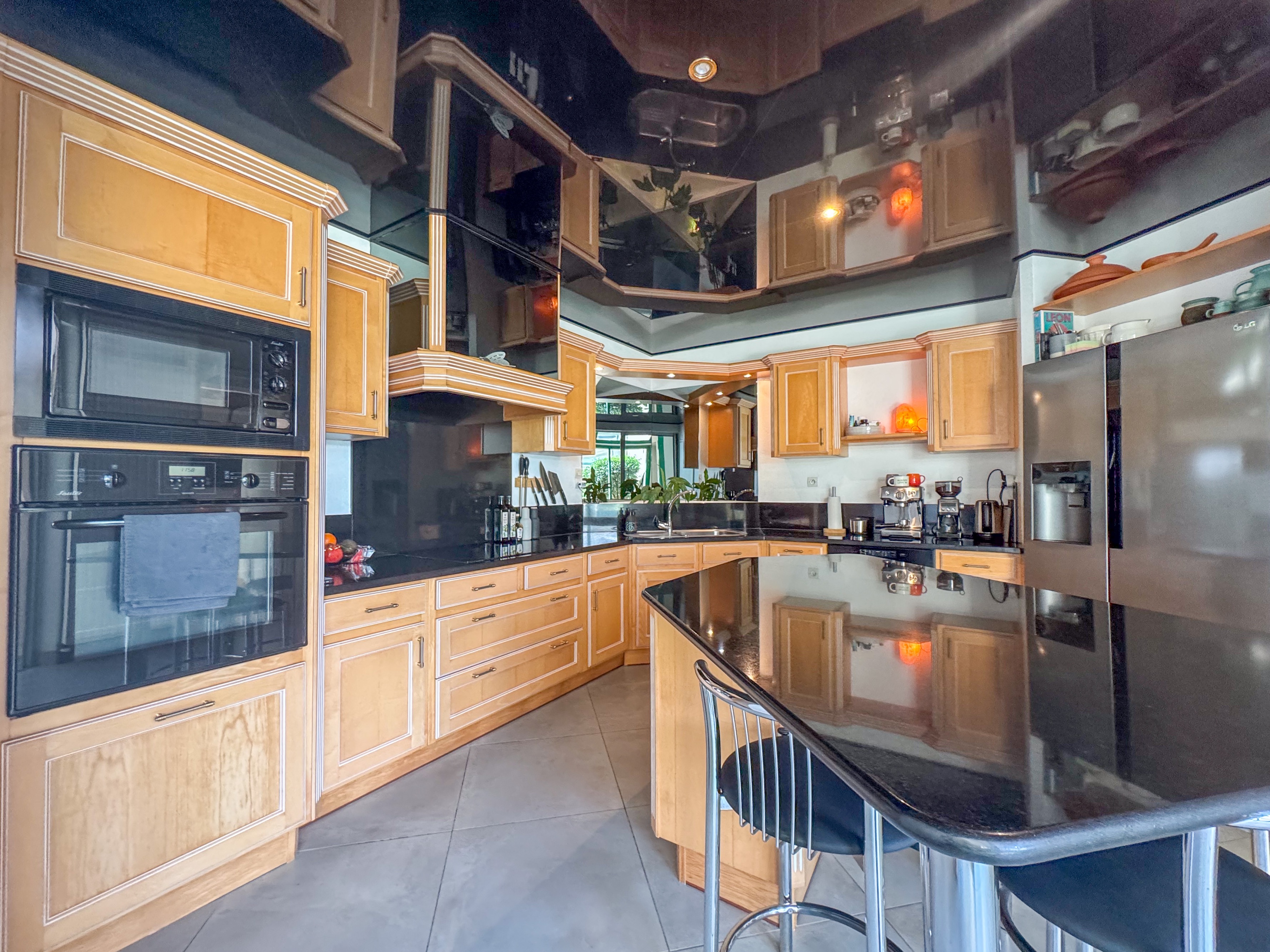 French property for sale in Combrand, Deux-Sèvres - €690,000 - photo 