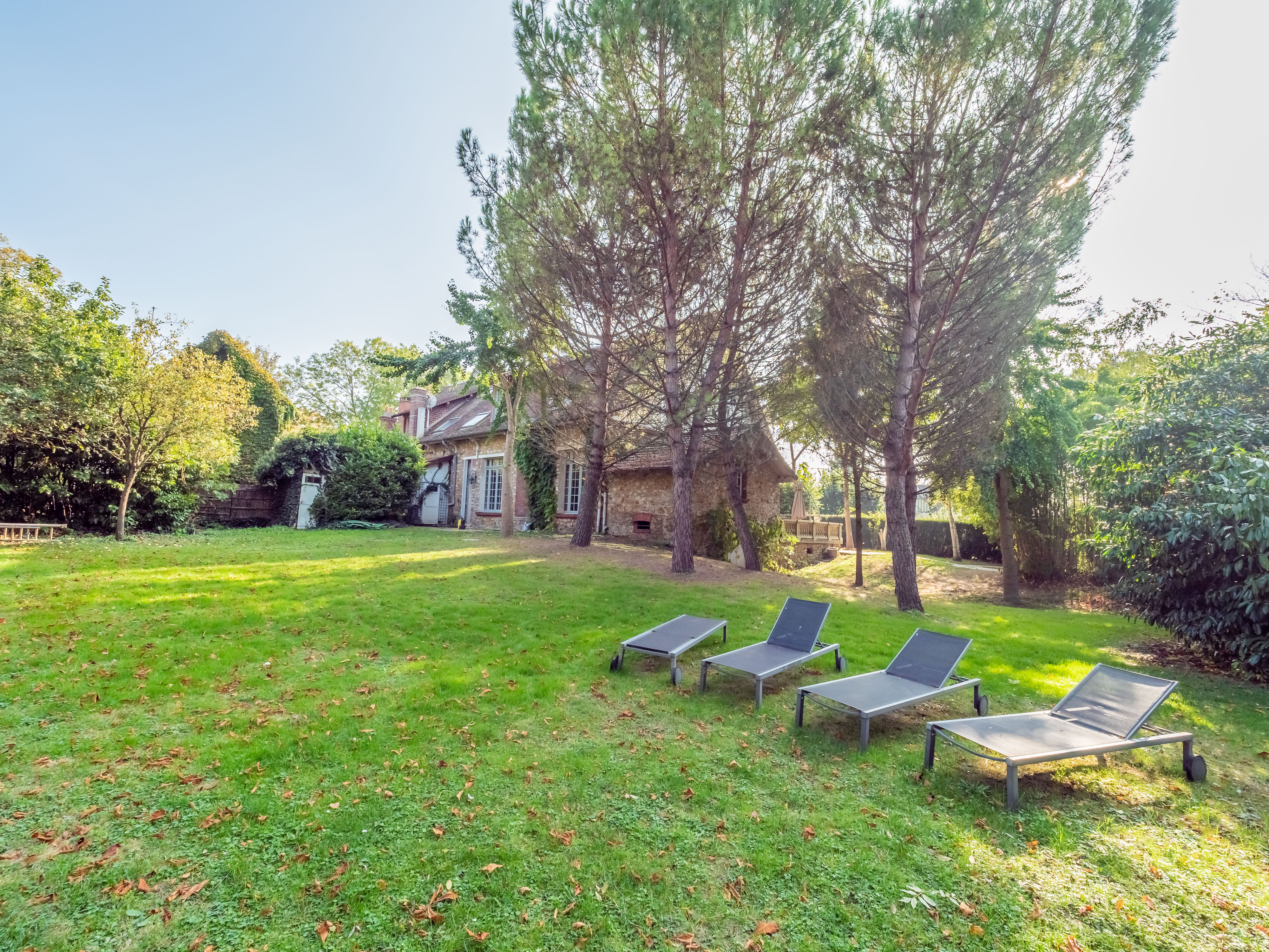Propriété en France à vendre à Vaux-sur-Seine, Yvelines - €900 000 - photo 