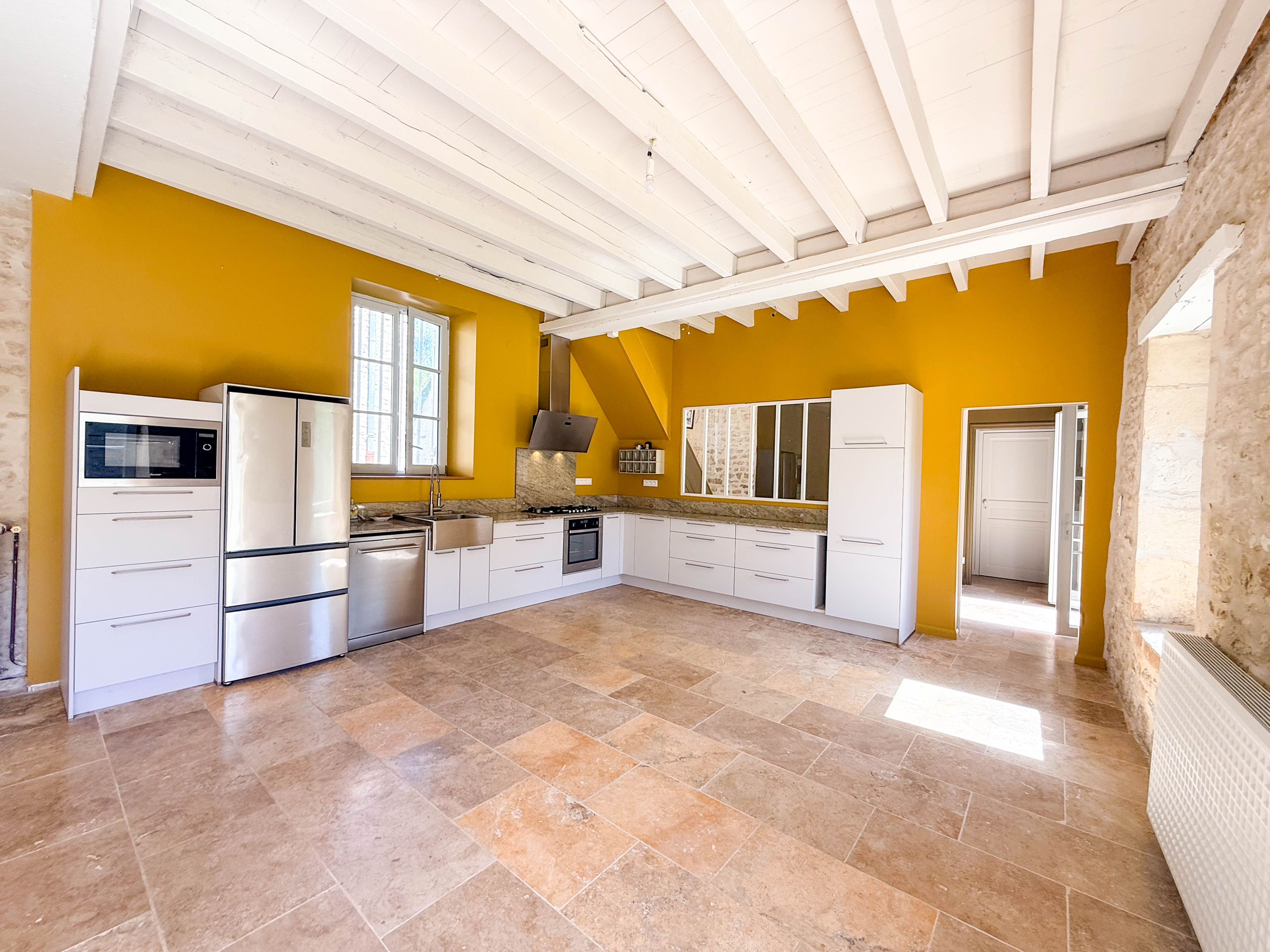 French property for sale in Saint-Jean-d'Angély, Charente-Maritime - €598,500 - photo 
