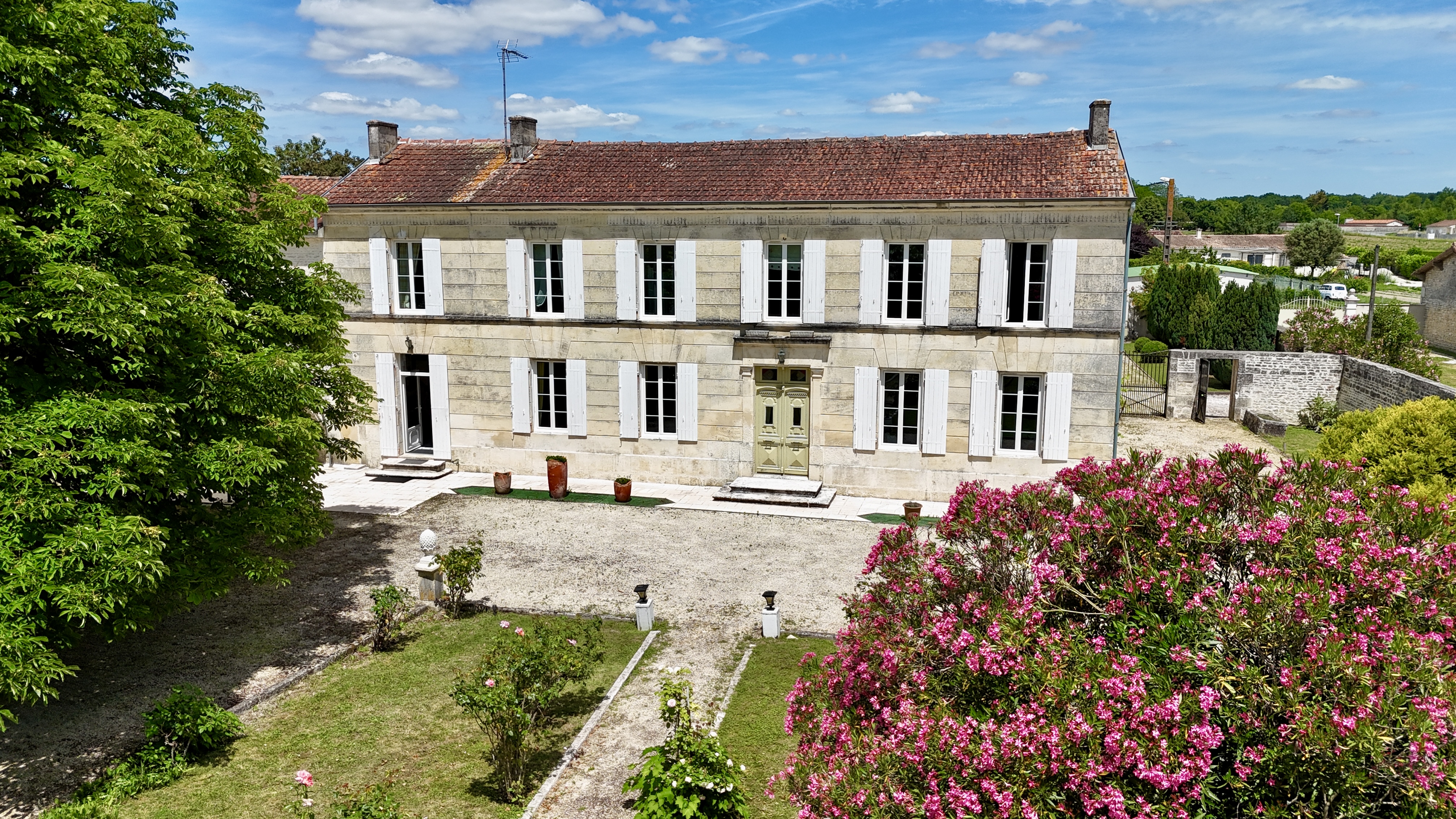 Propriété en France à vendre à Courcerac, Charente-Maritime - €449 950 - photo 