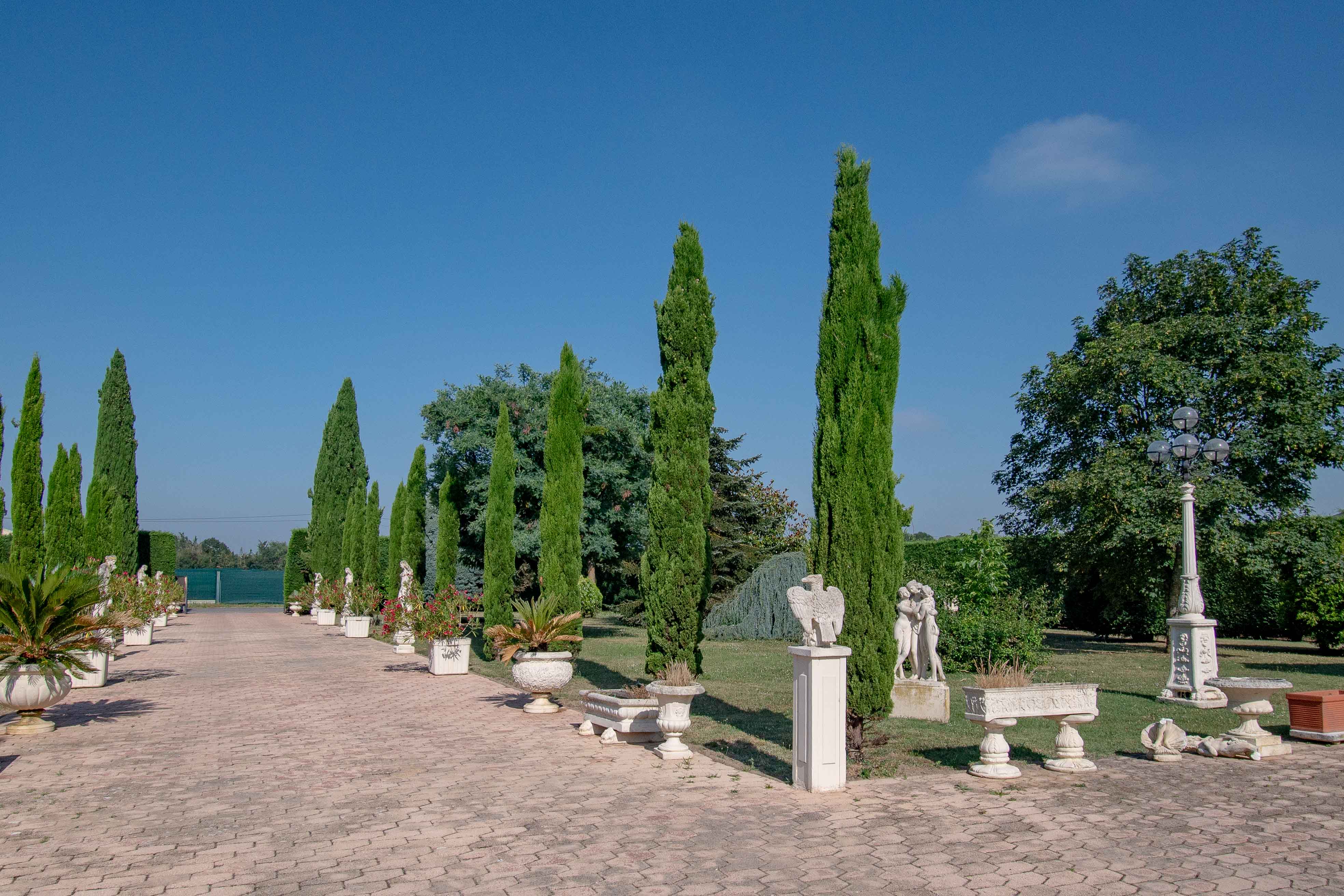 French property for sale in Cazères, Haute-Garonne - €715,000 - photo 