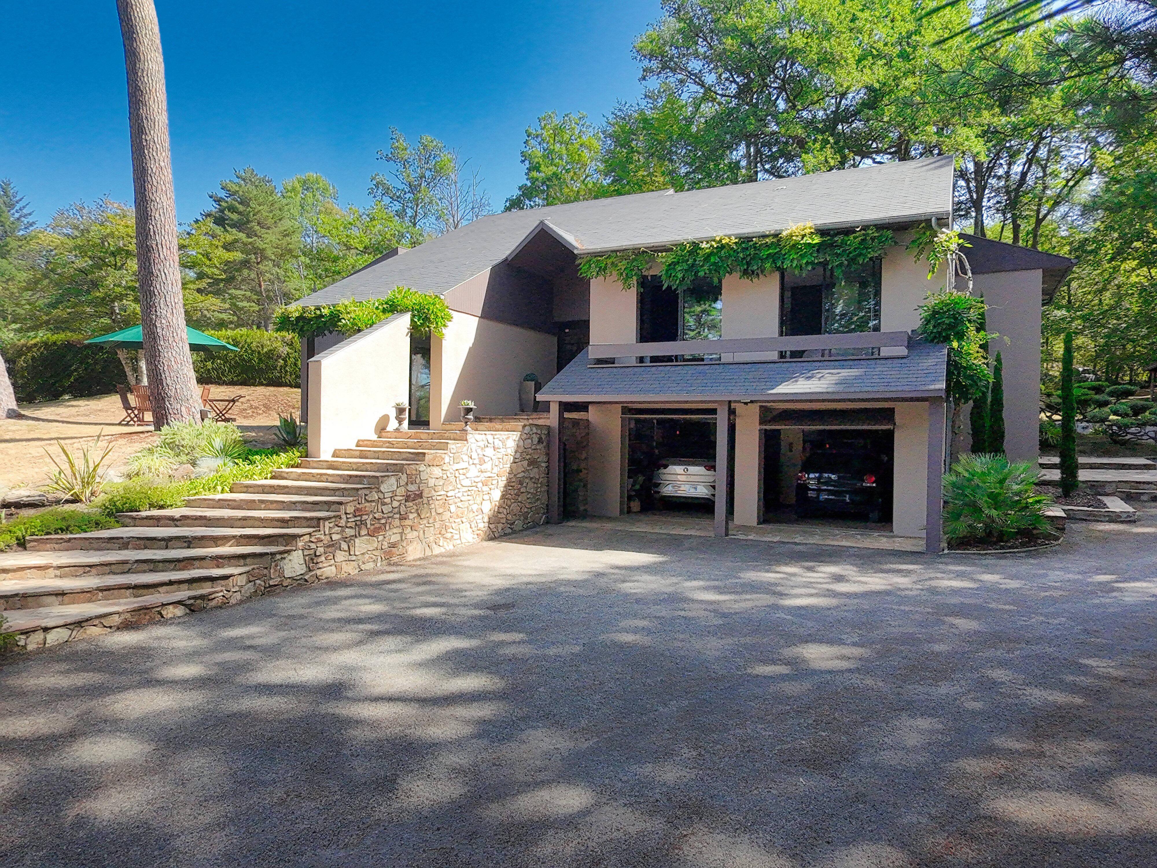 Propriété en France à vendre à Ambazac, Haute-Vienne - €530 000 - photo 