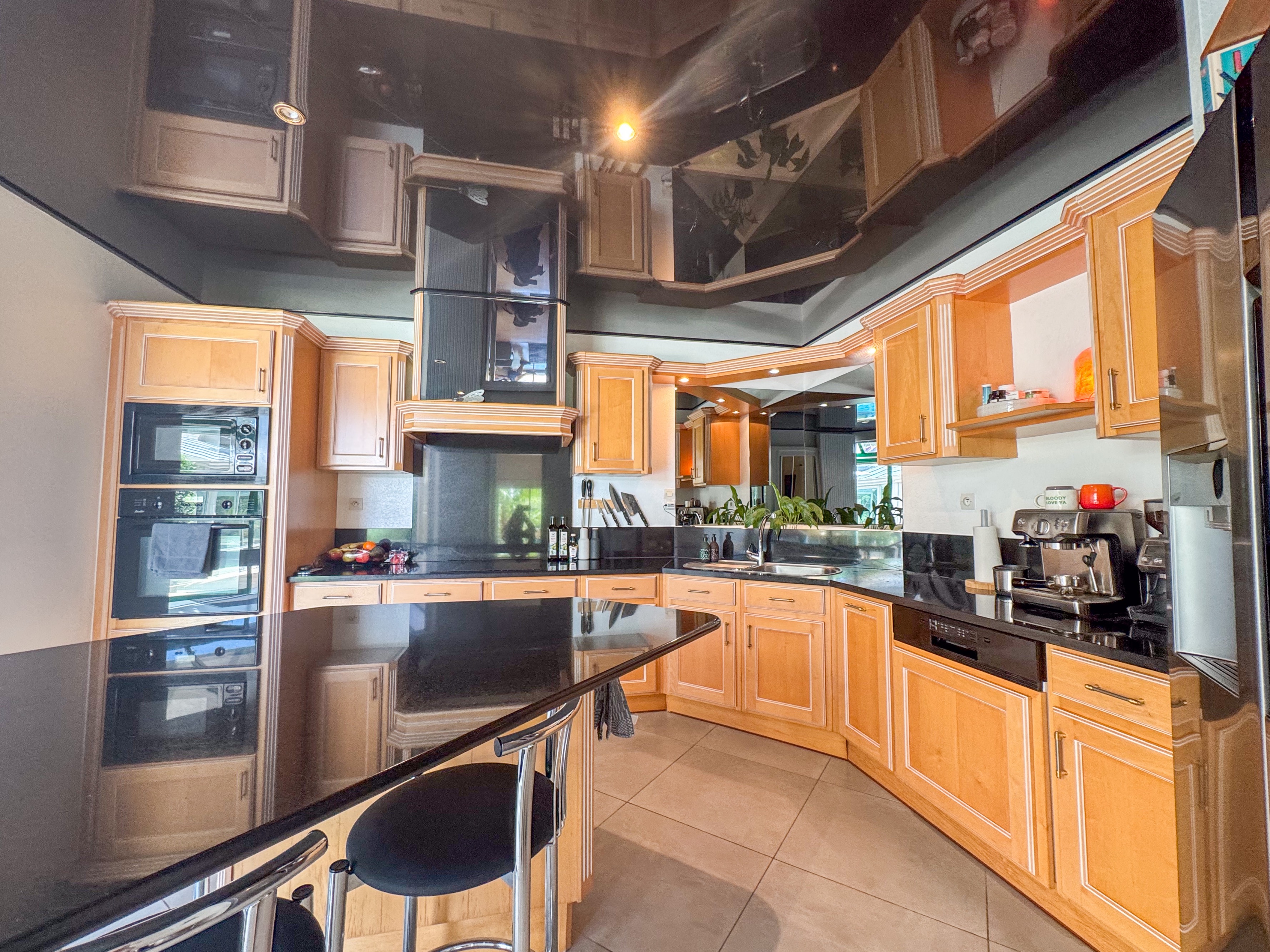 French property for sale in Combrand, Deux-Sèvres - €690,000 - photo 
