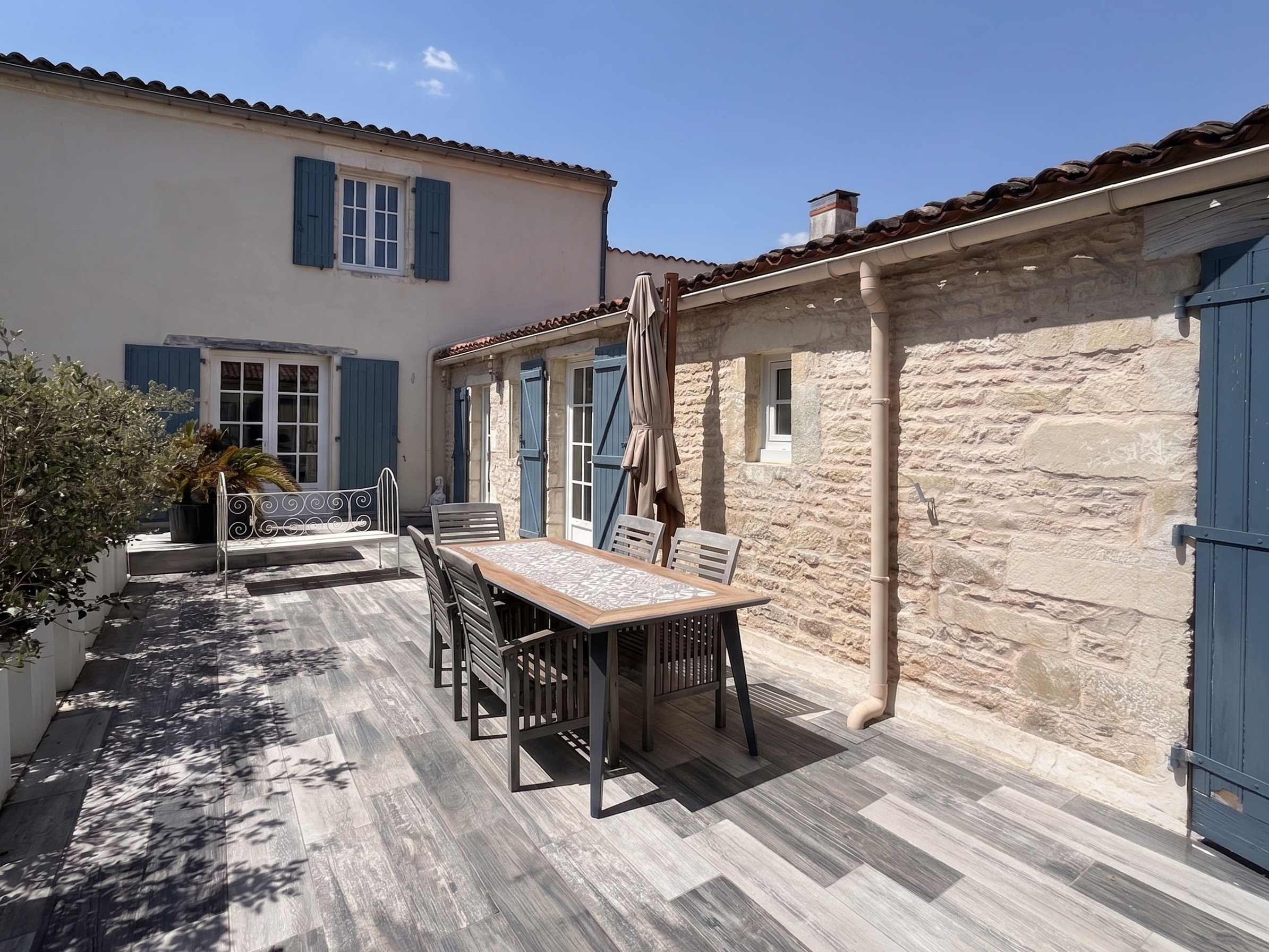 French property for sale in Montroy, Charente-Maritime - €1,323,000 - photo 
