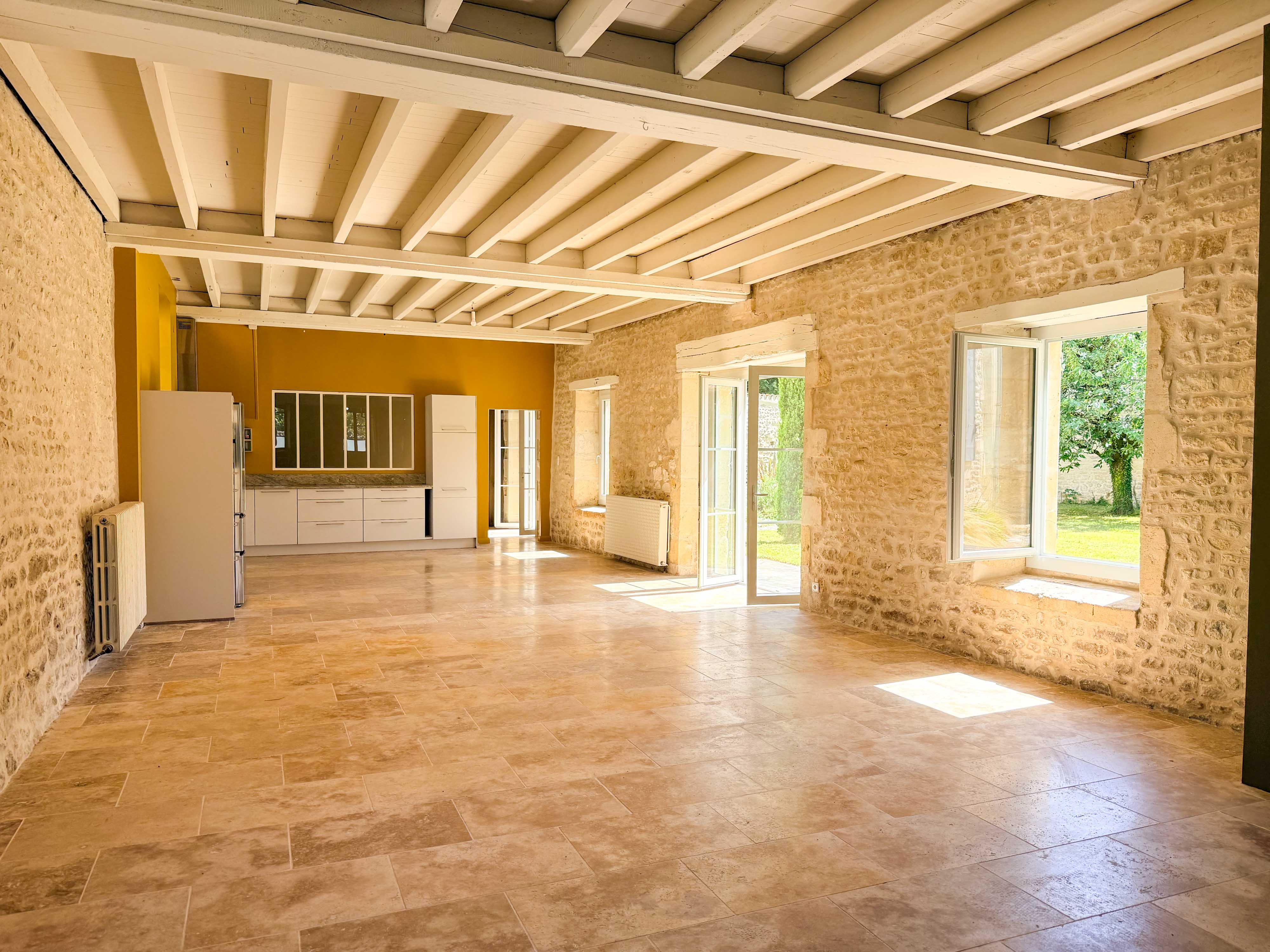 French property for sale in Saint-Jean-d'Angély, Charente-Maritime - €598,500 - photo 