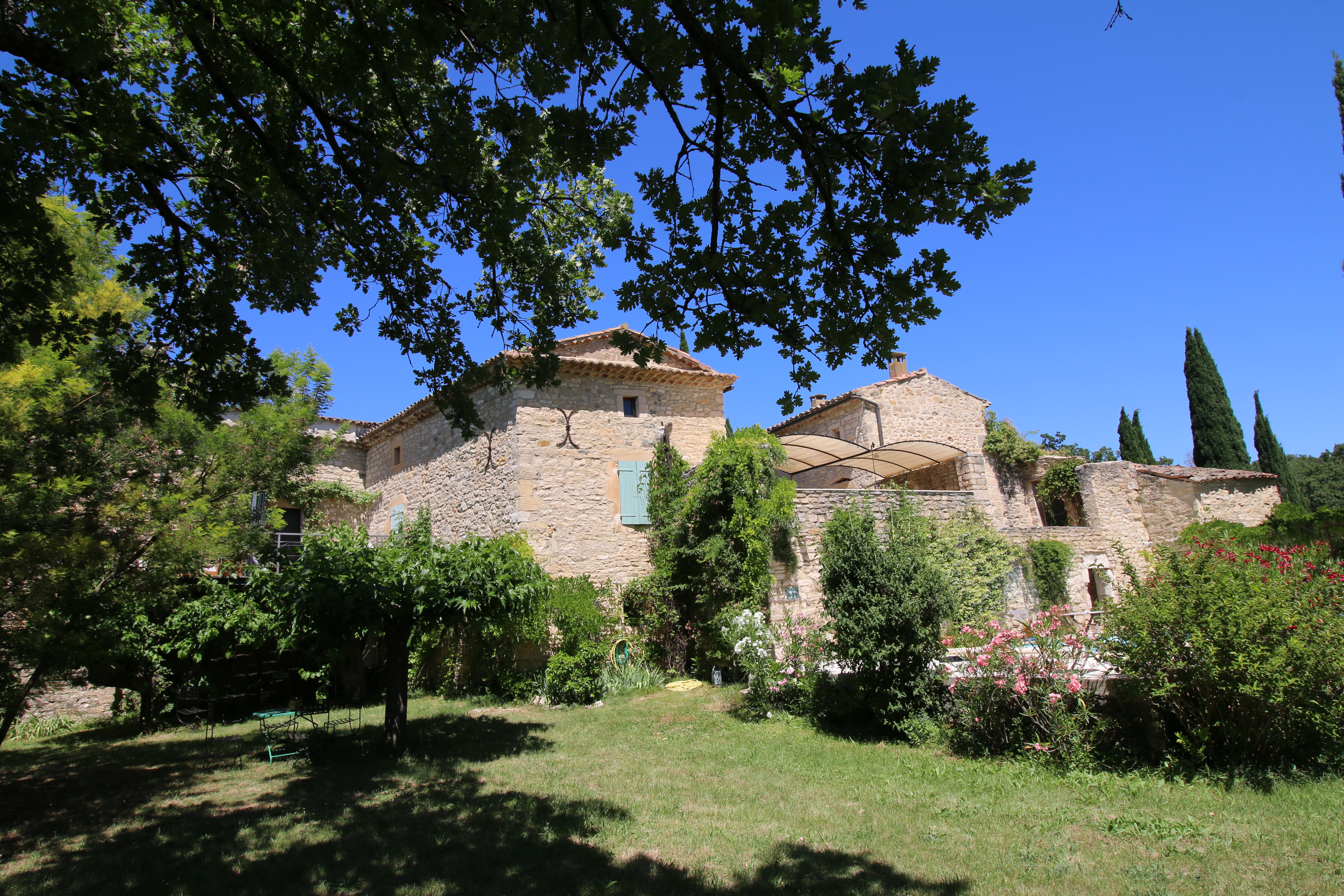 Propriété en France à vendre à Barjac, Gard - €1 850 000 - photo 