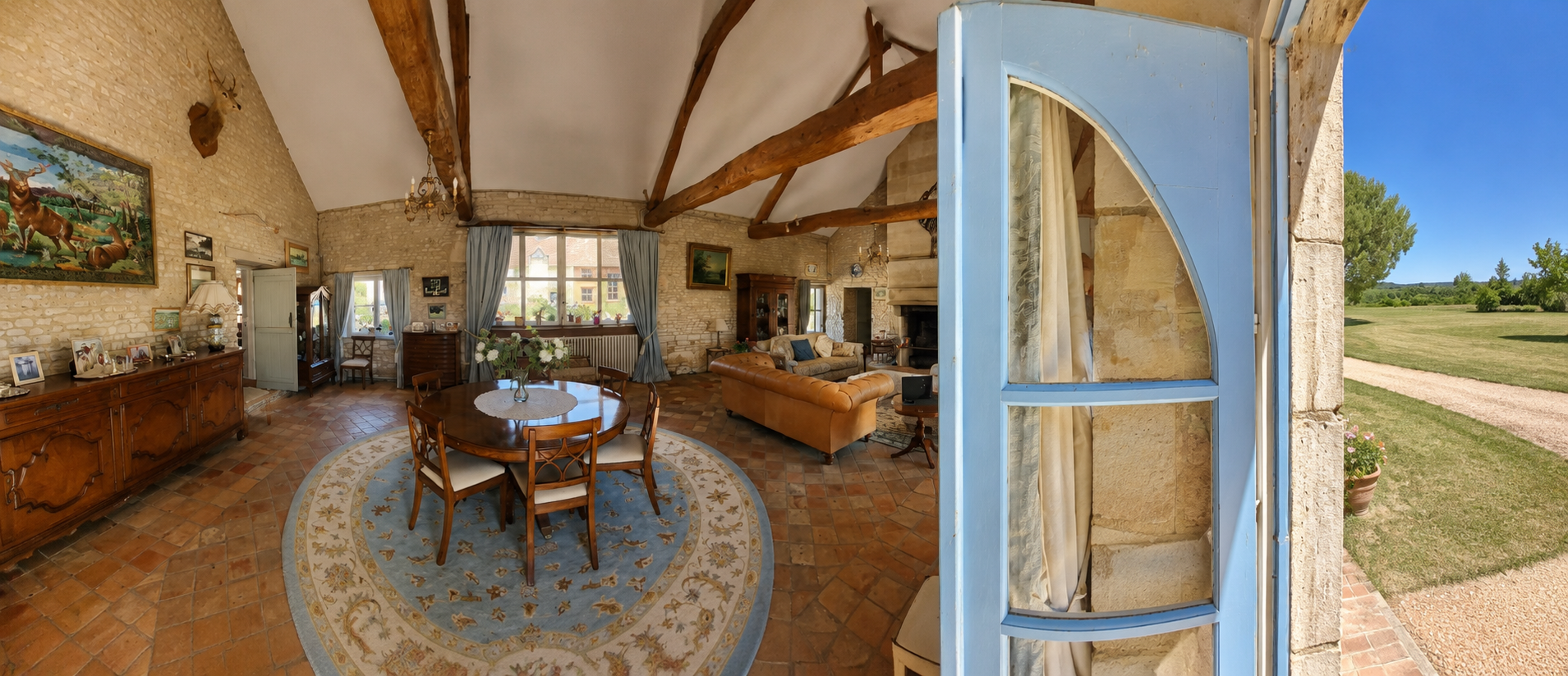 Propriété en France à vendre à Luzé, Indre-et-Loire - €800 000 - photo 