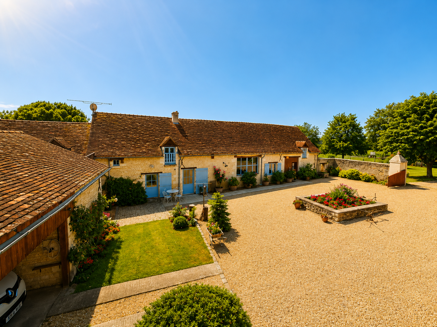Propriété en France à vendre à Luzé, Indre-et-Loire - €800 000 - photo 