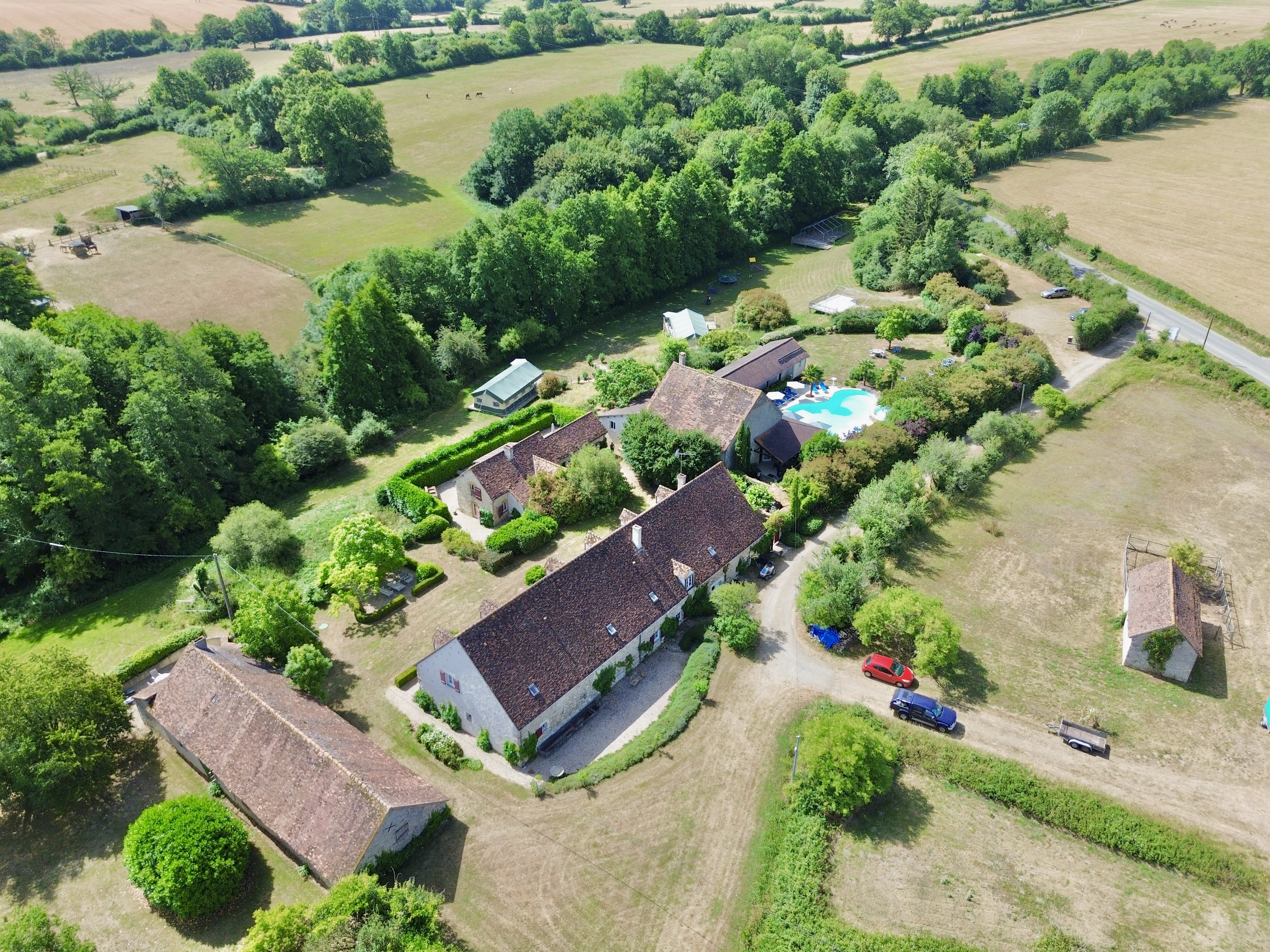 Propriété en France à vendre à Coulonges, Vienne - €894 999 - photo 