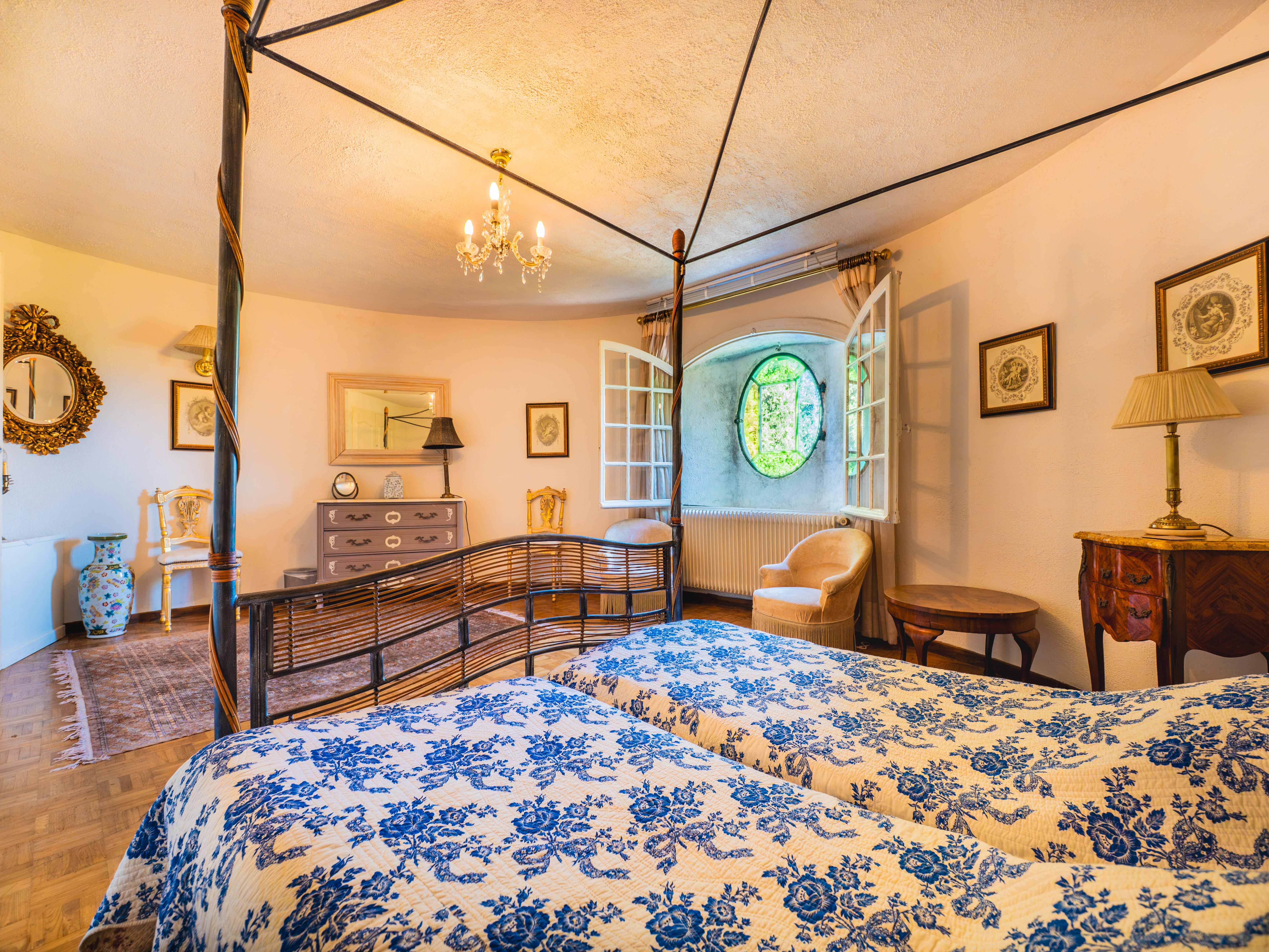 Propriété en France à vendre à Beaucaire, Gard - €949 000 - photo 