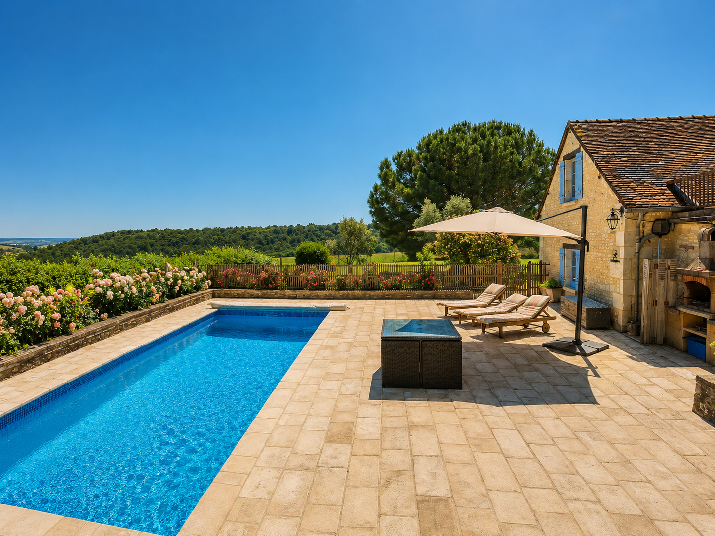 Propriété en France à vendre à Luzé, Indre-et-Loire - €800 000 - photo 