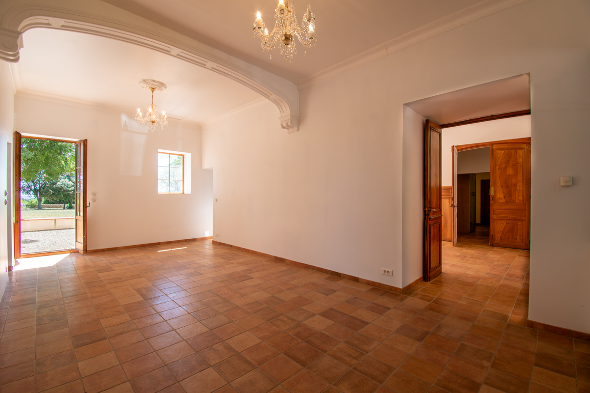 French property for sale in Puisserguier, Hérault - €950,000 - photo 