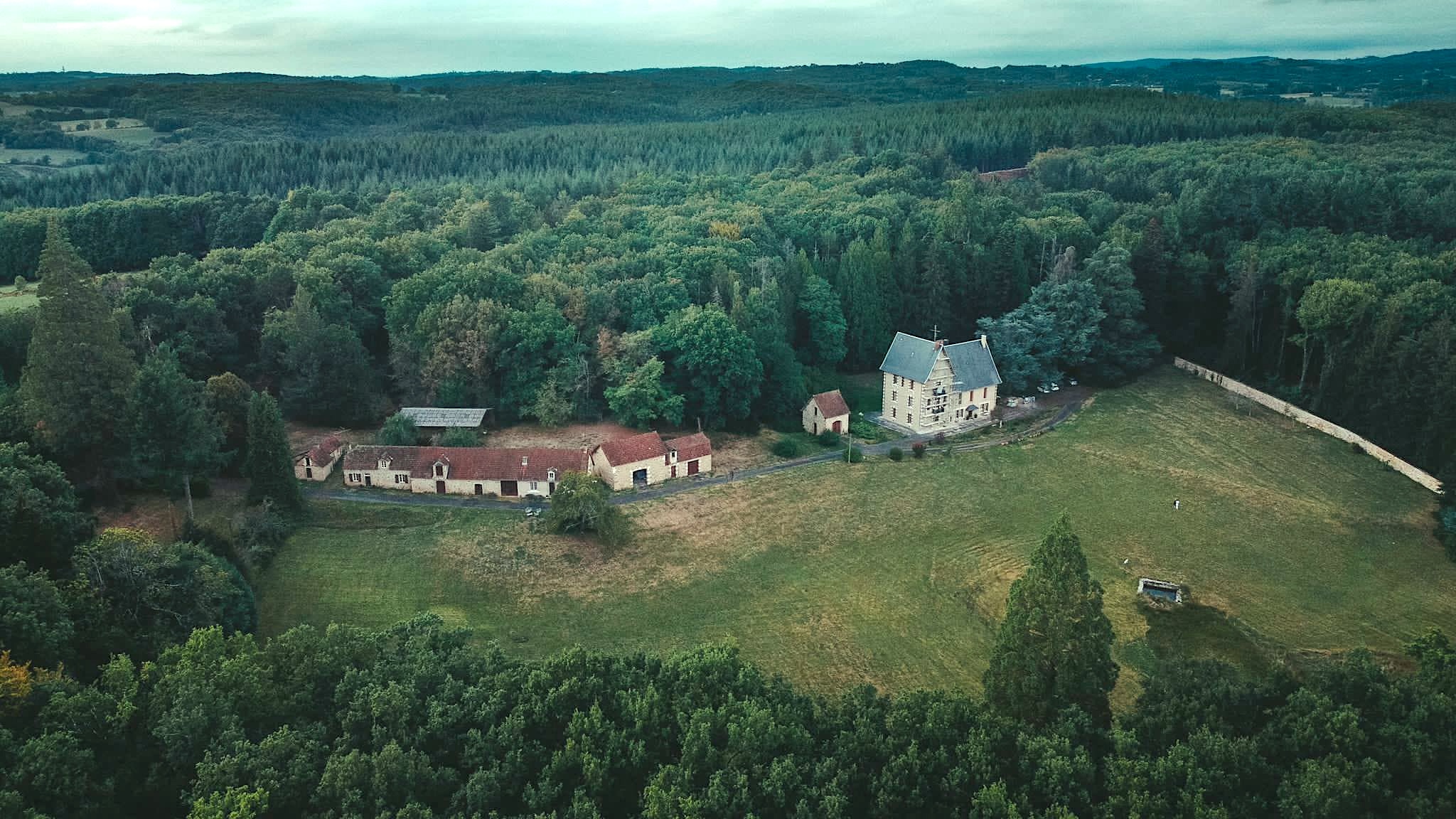Propriété en France à vendre à Condat-sur-Ganaveix, Corrèze - €699 990 - photo 