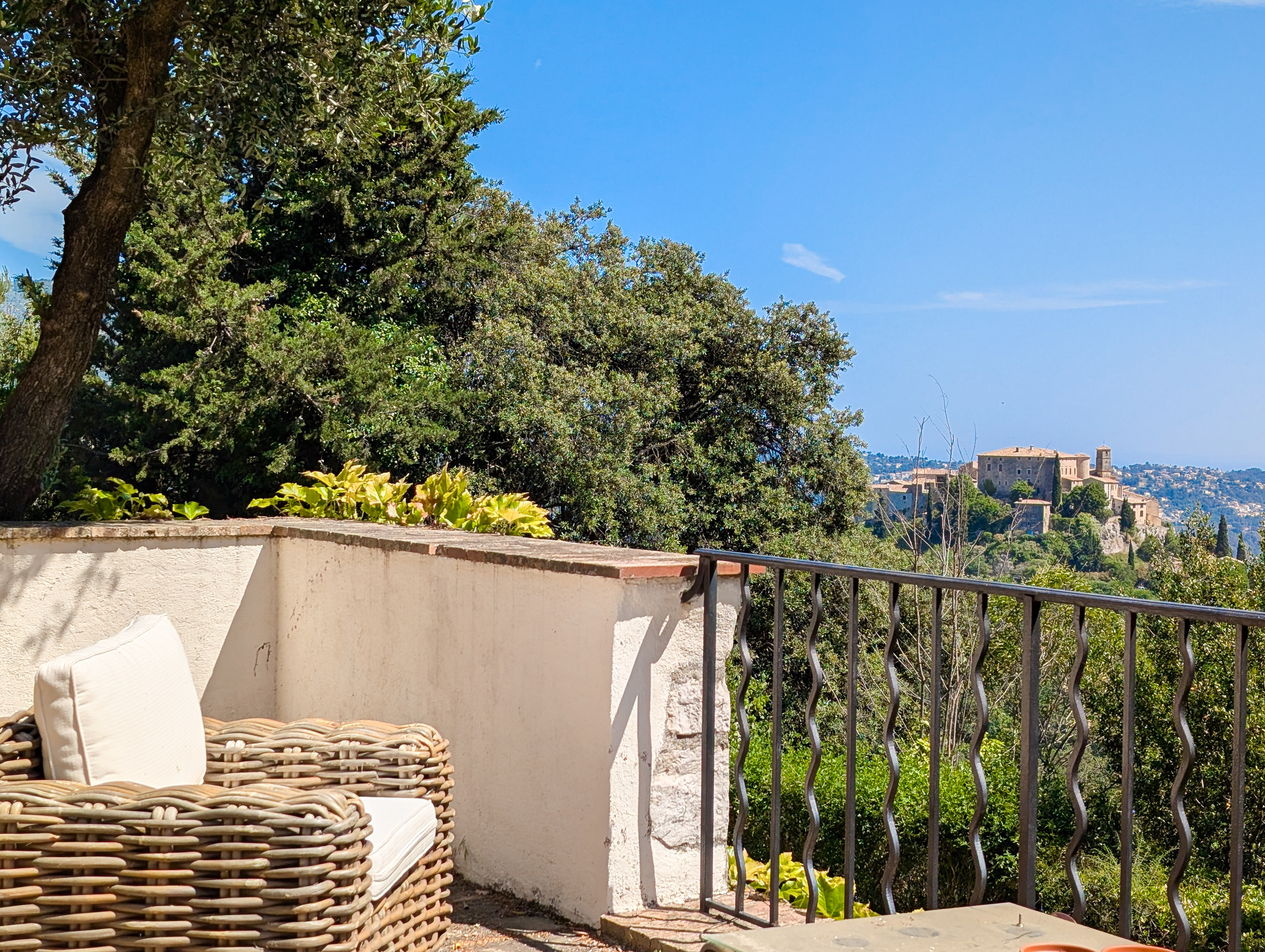 French property for sale in Carros, Alpes-Maritimes - €895,000 - photo 