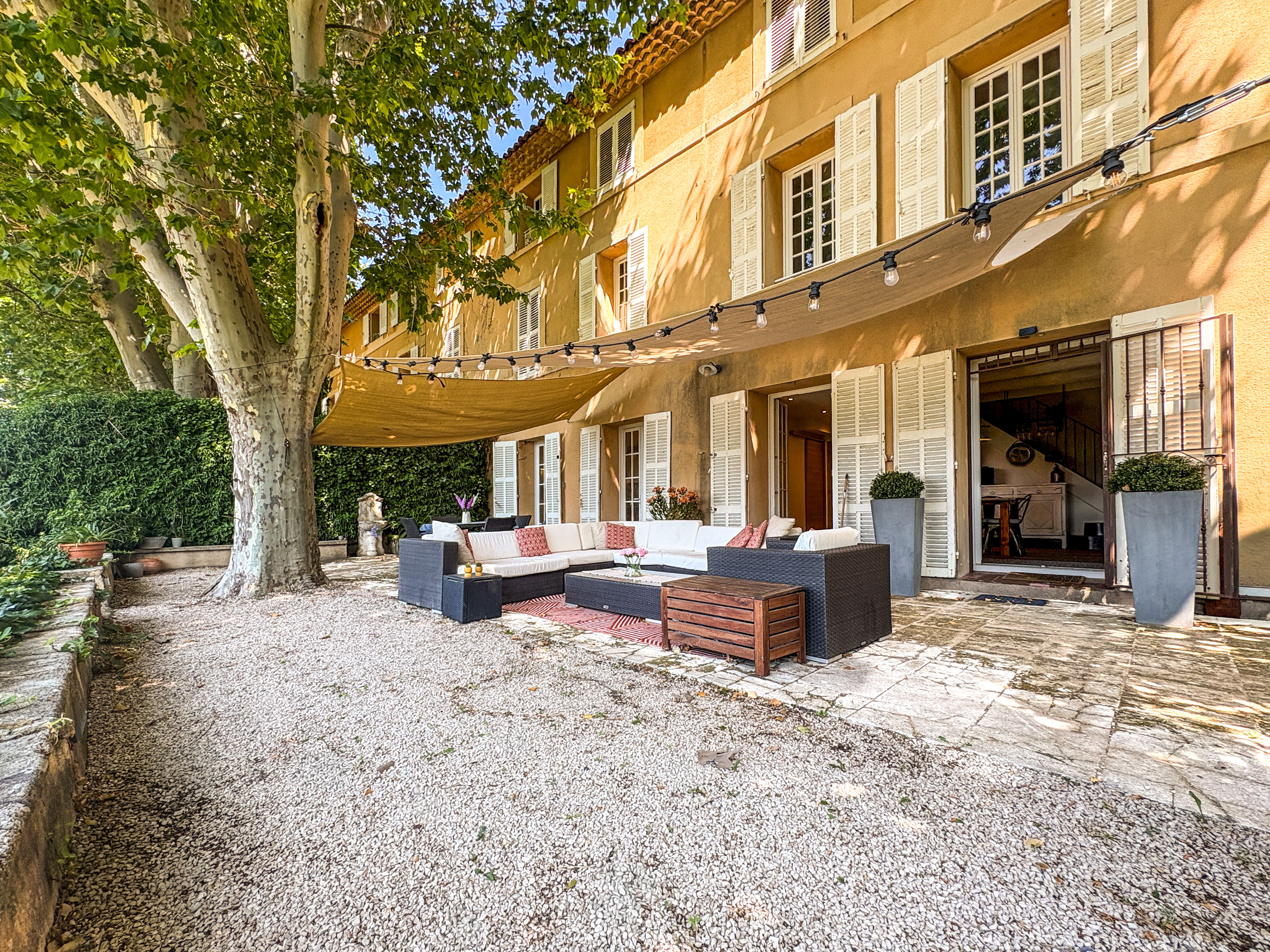 French property for sale in Aix-en-Provence, Bouches-du-Rhône - €1,196,000 - photo 