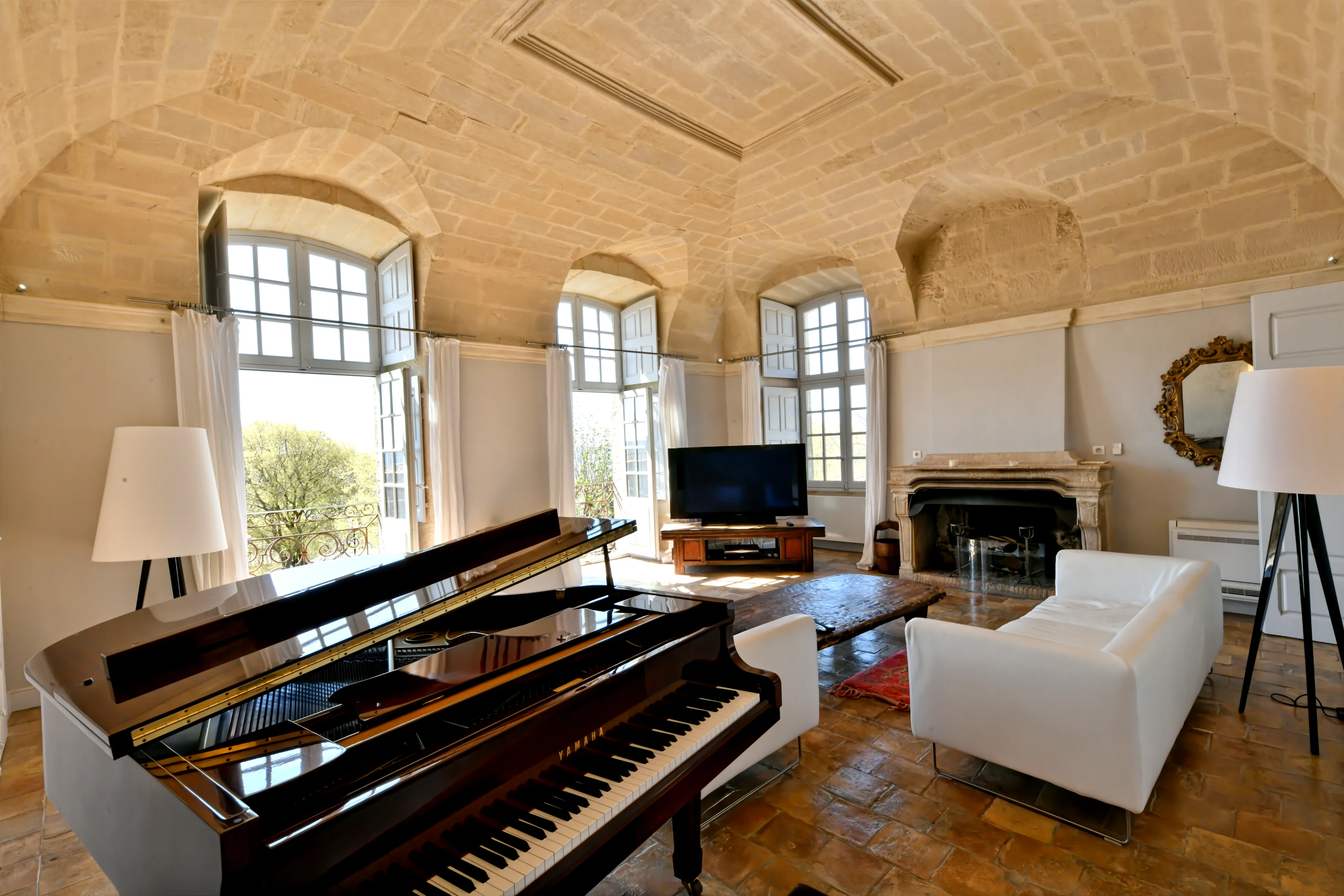 French property for sale in Saint-Maximin, Gard - €2,500,000 - photo 