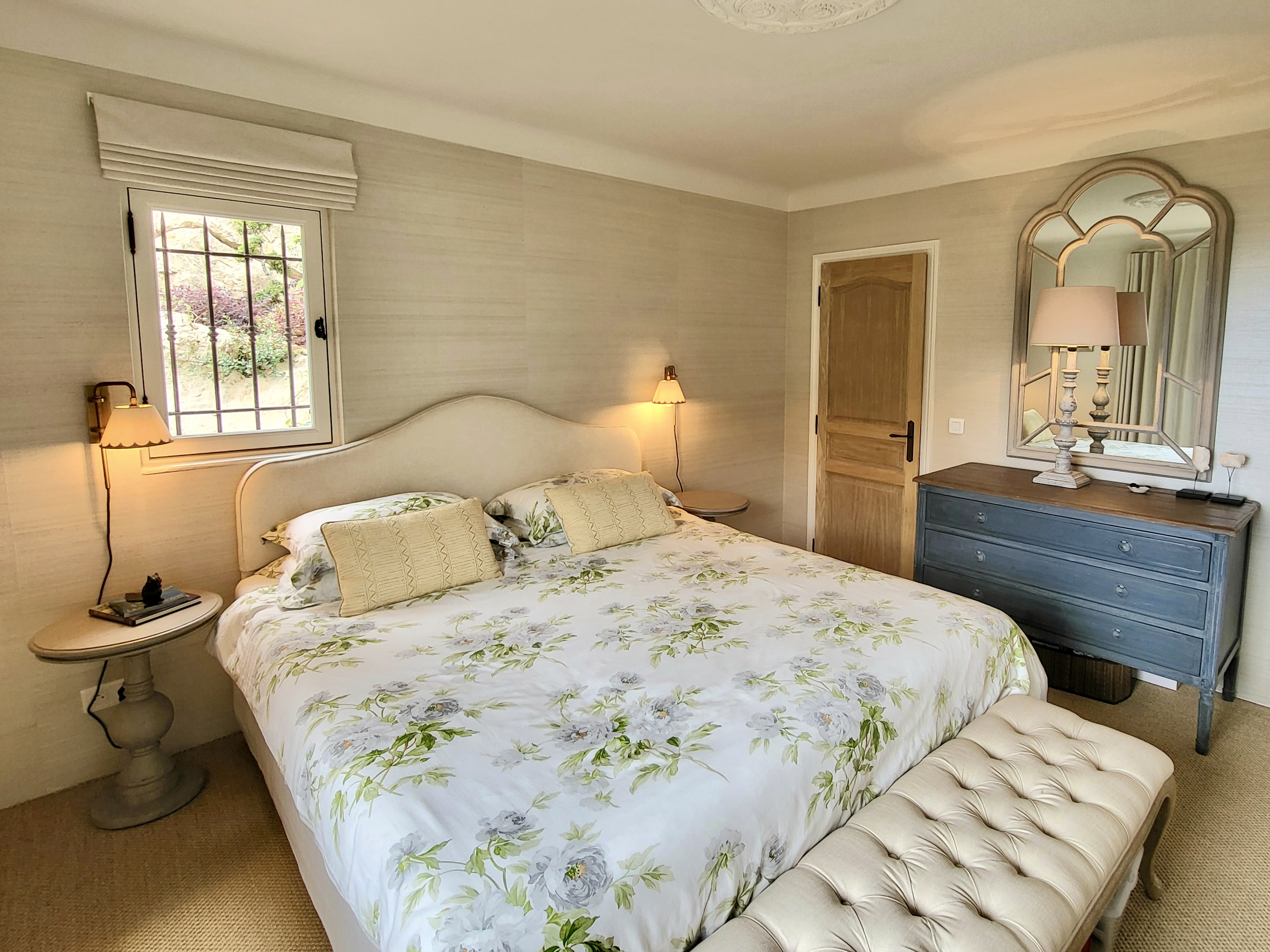 French property for sale in Vence, Alpes-Maritimes - €1,995,000 - photo 