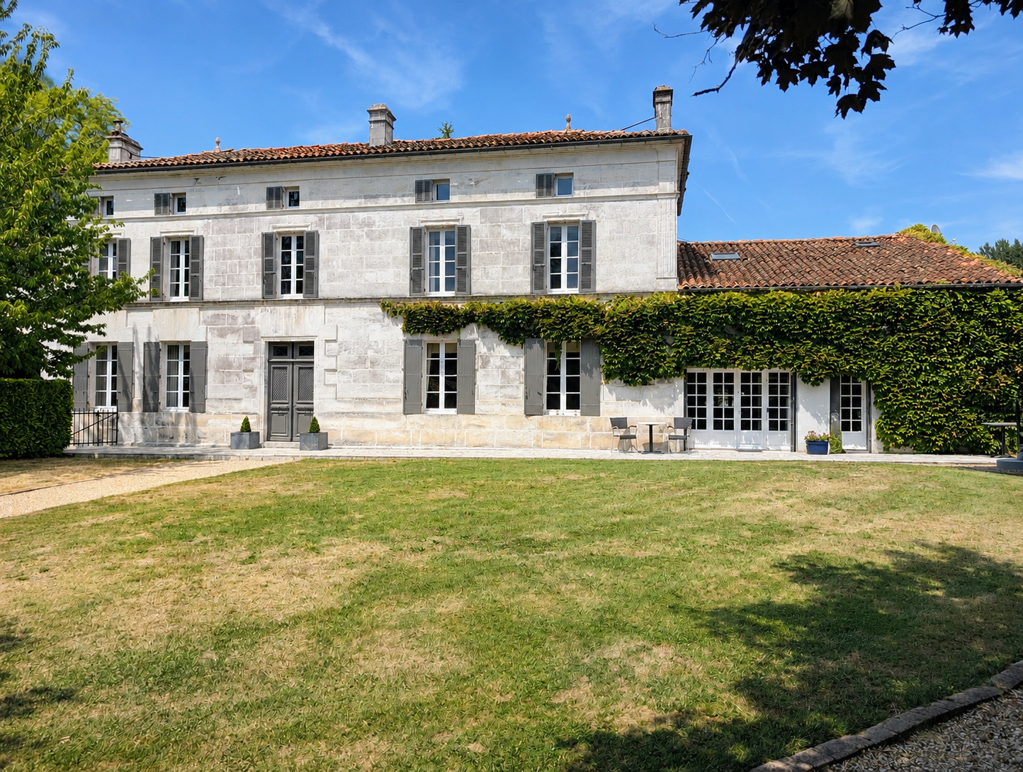 French property for sale in Criteuil-la-Magdeleine, Charente - €649,000 - photo 
