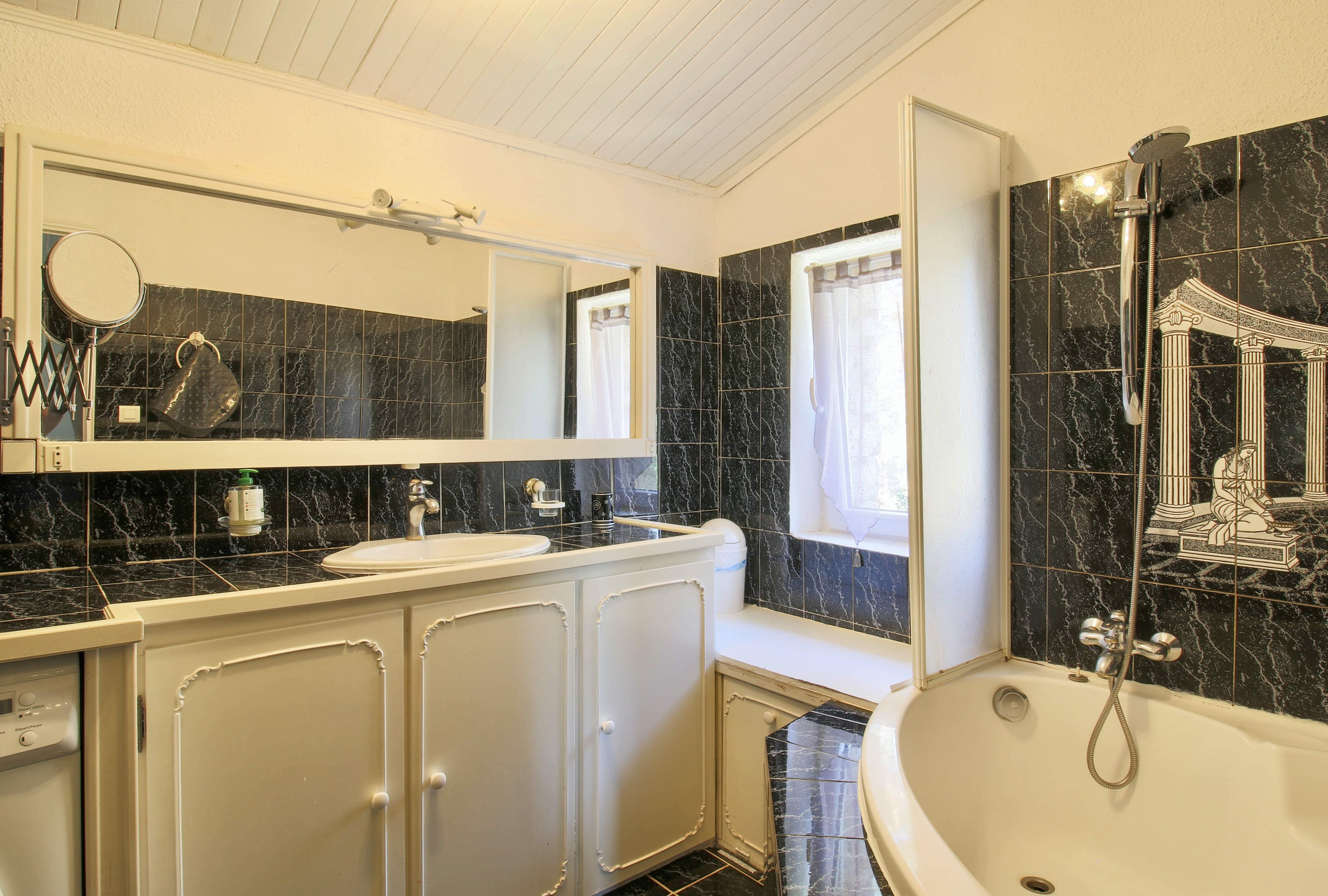 French property for sale in Apt, Vaucluse - €767,000 - photo 