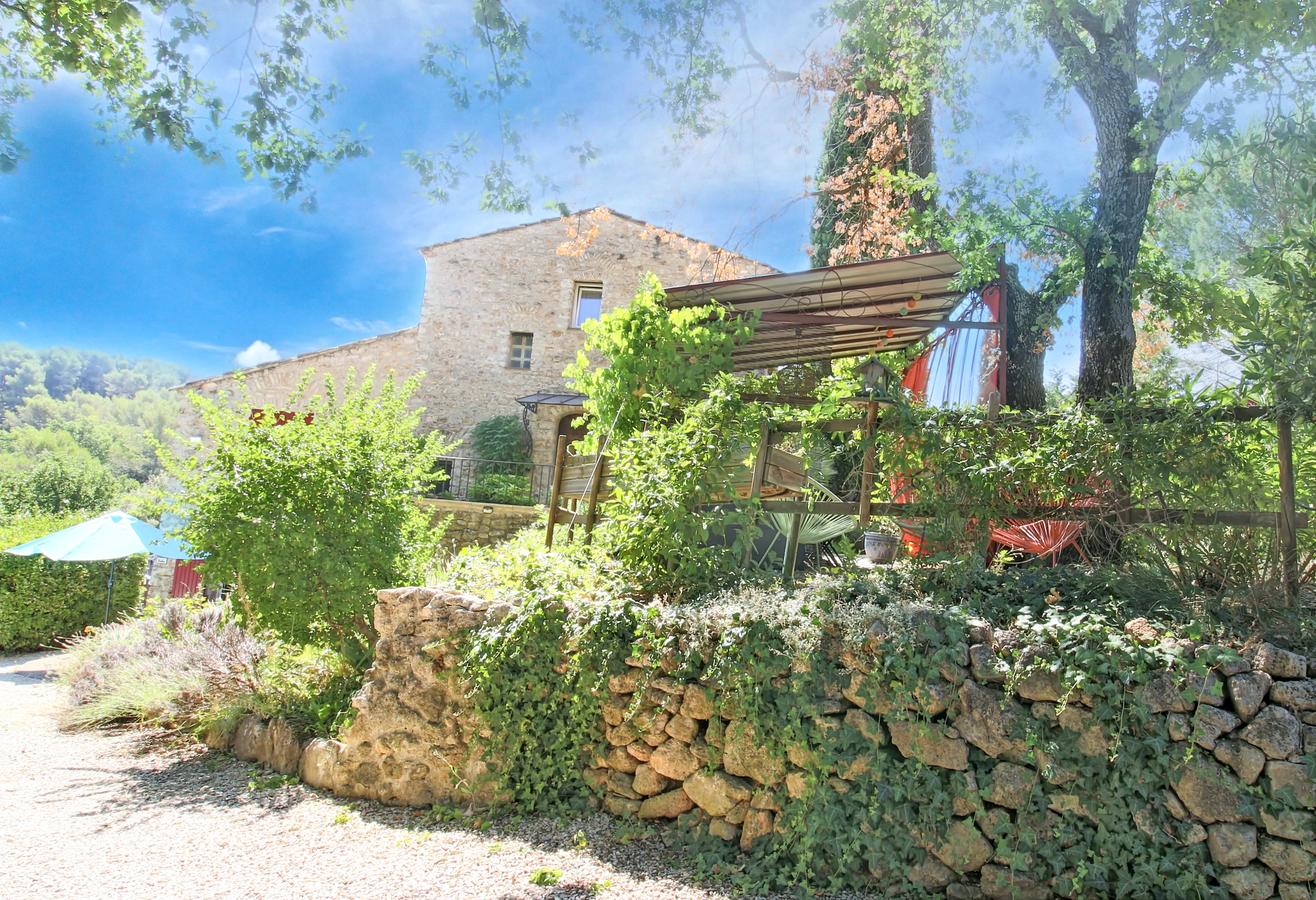 French property for sale in Apt, Vaucluse - €767,000 - photo 