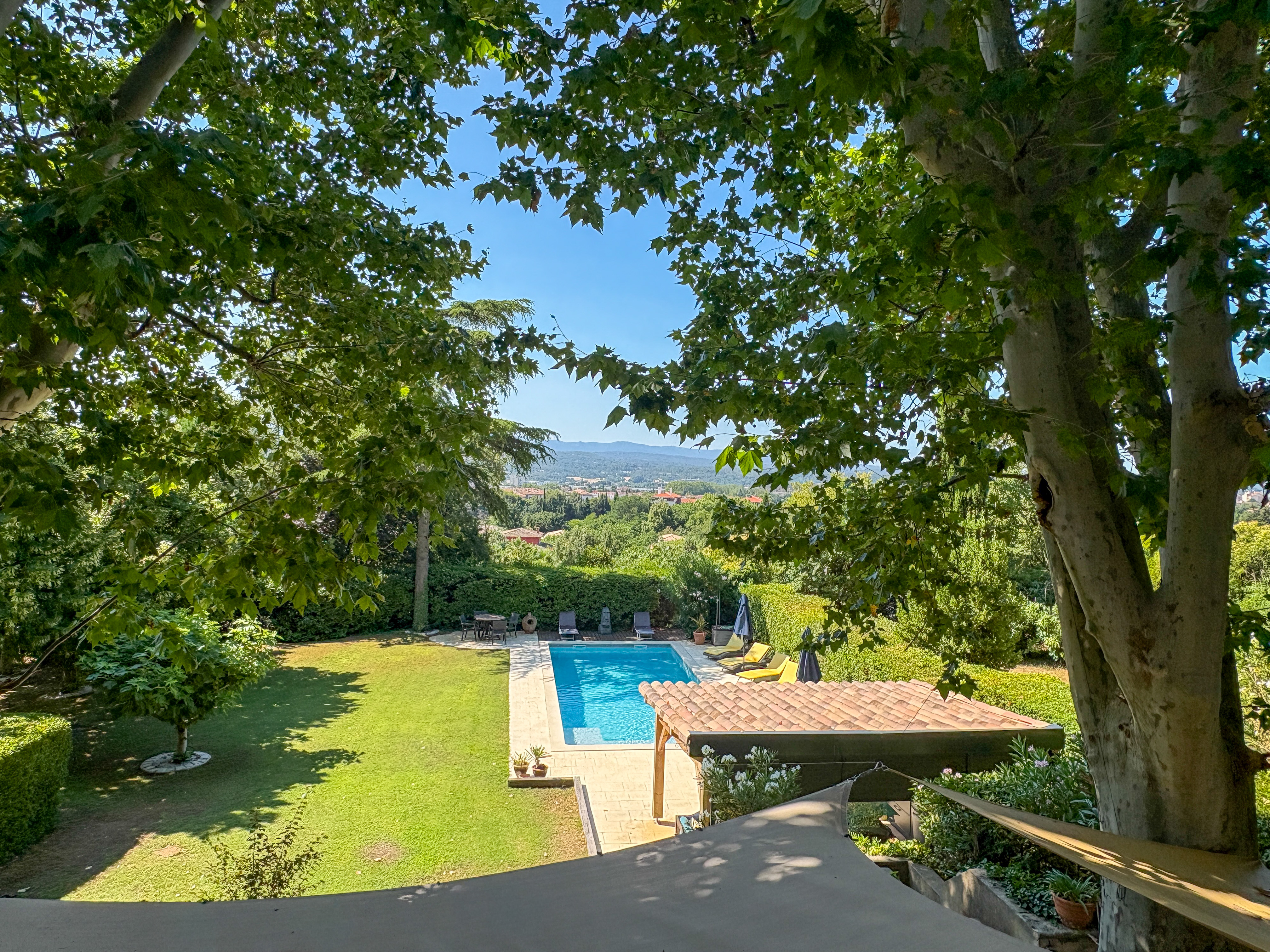French property for sale in Aix-en-Provence, Bouches-du-Rhône - €1,196,000 - photo 