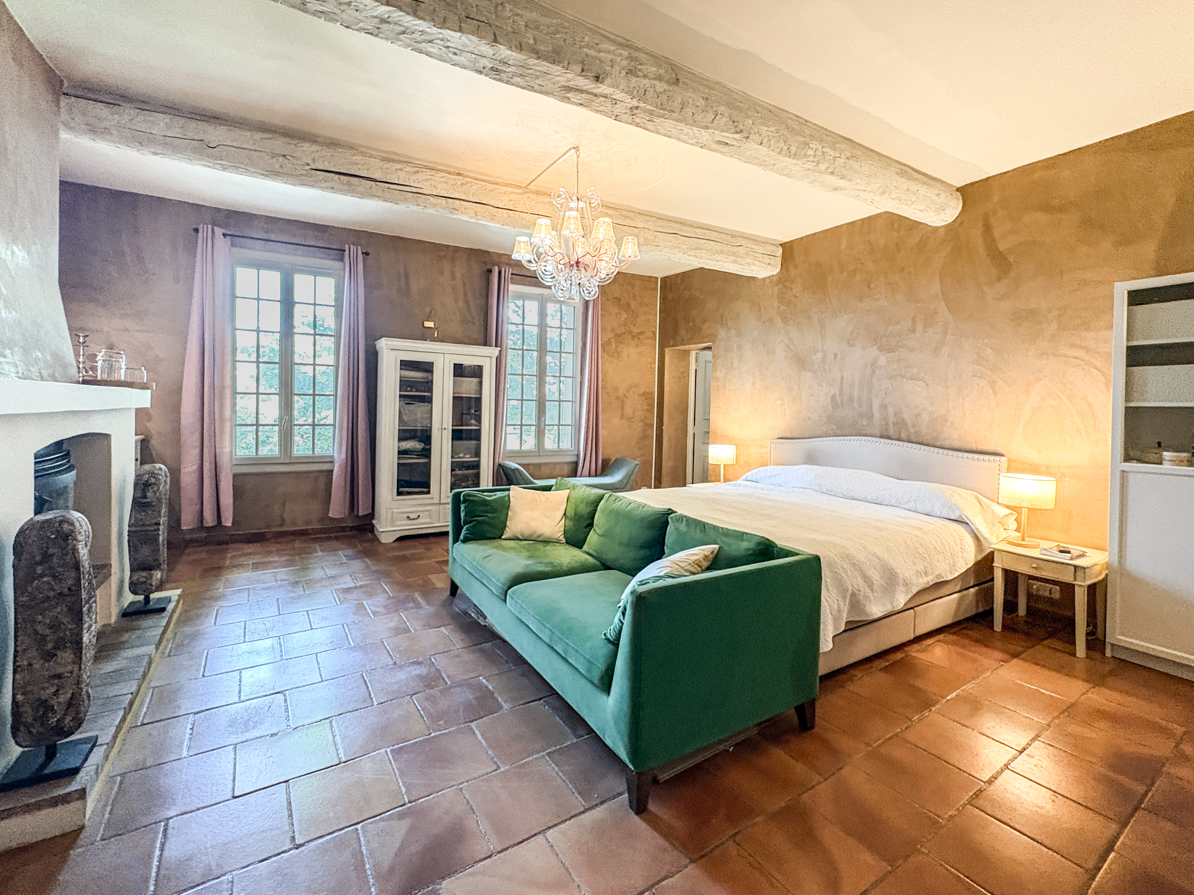 French property for sale in Aix-en-Provence, Bouches-du-Rhône - €1,196,000 - photo 
