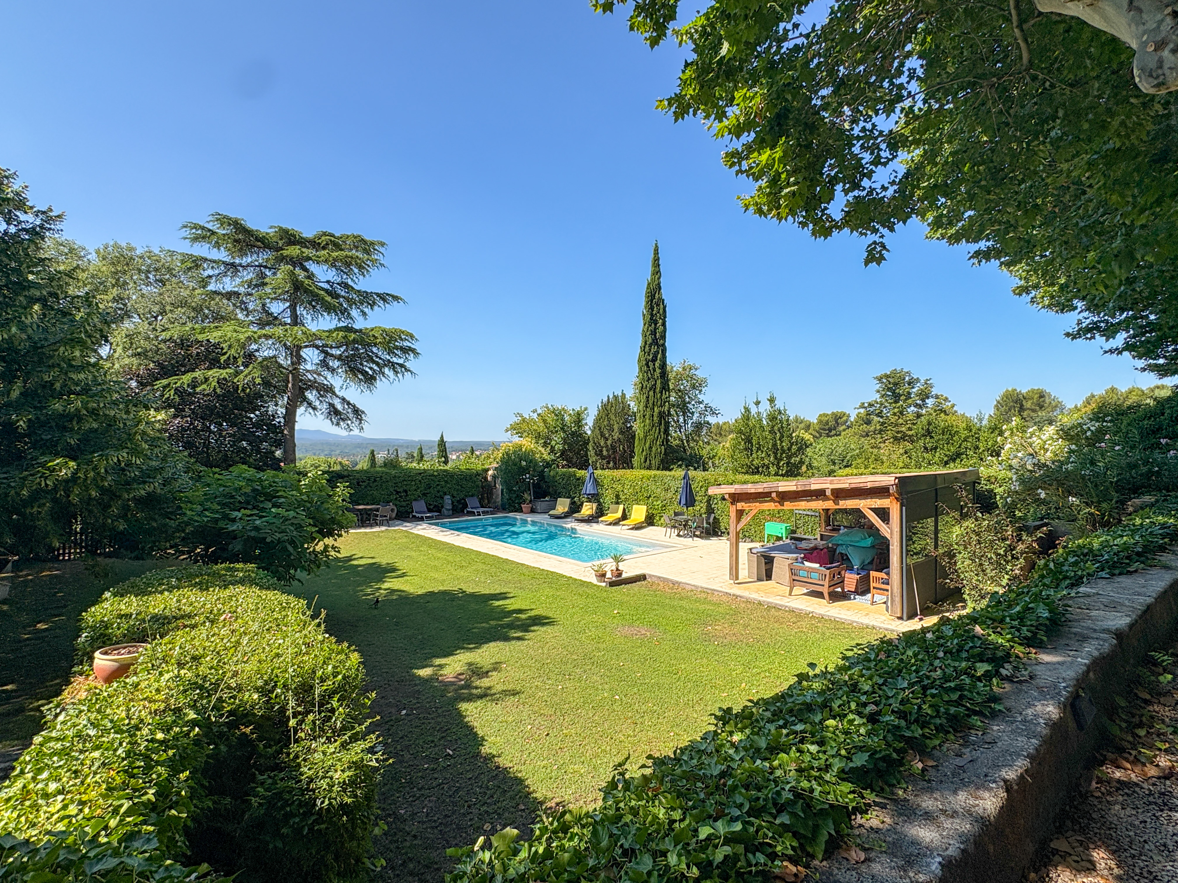 French property for sale in Aix-en-Provence, Bouches-du-Rhône - €1,196,000 - photo 