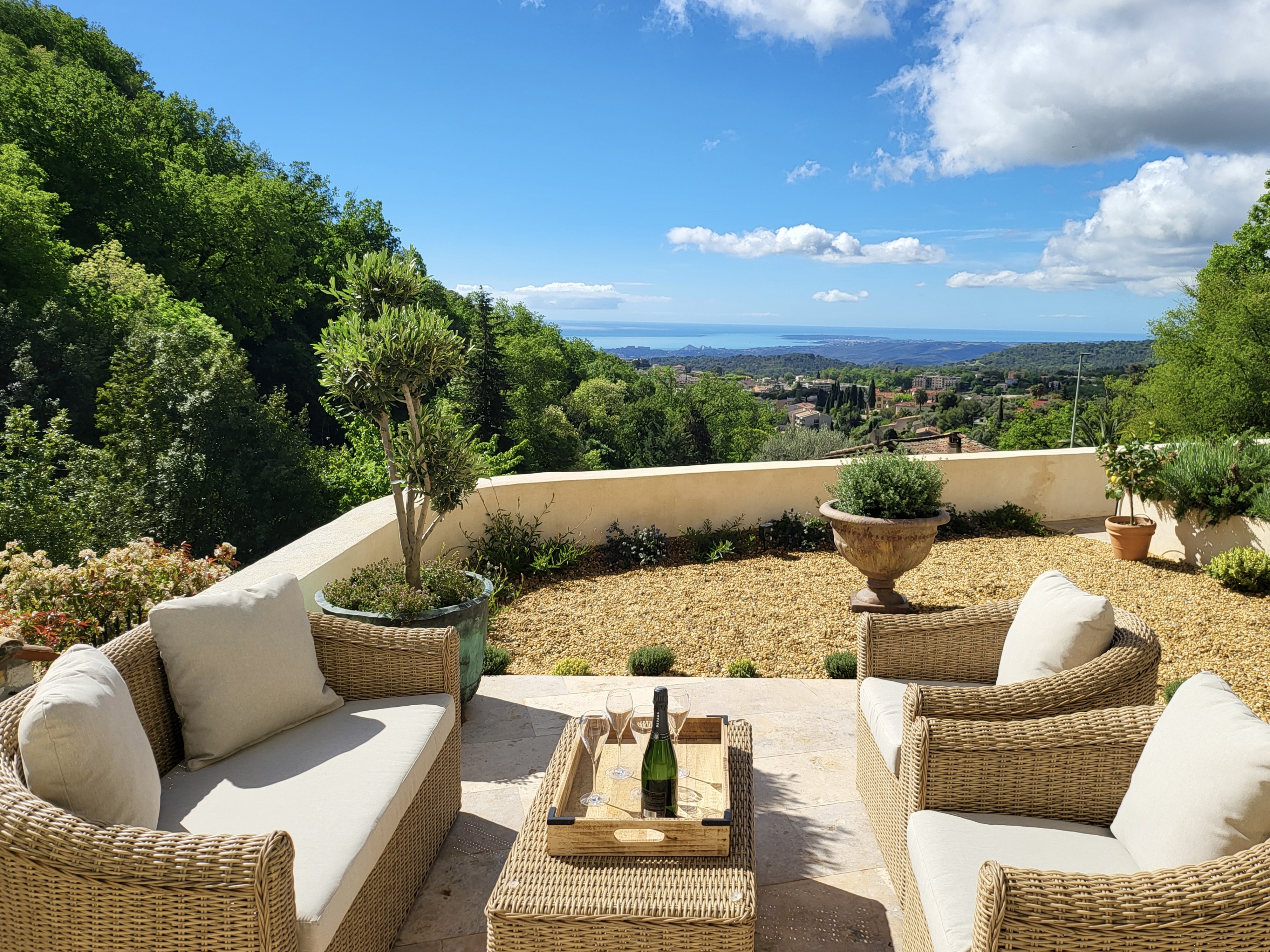 French property for sale in Vence, Alpes-Maritimes - €1,995,000 - photo 
