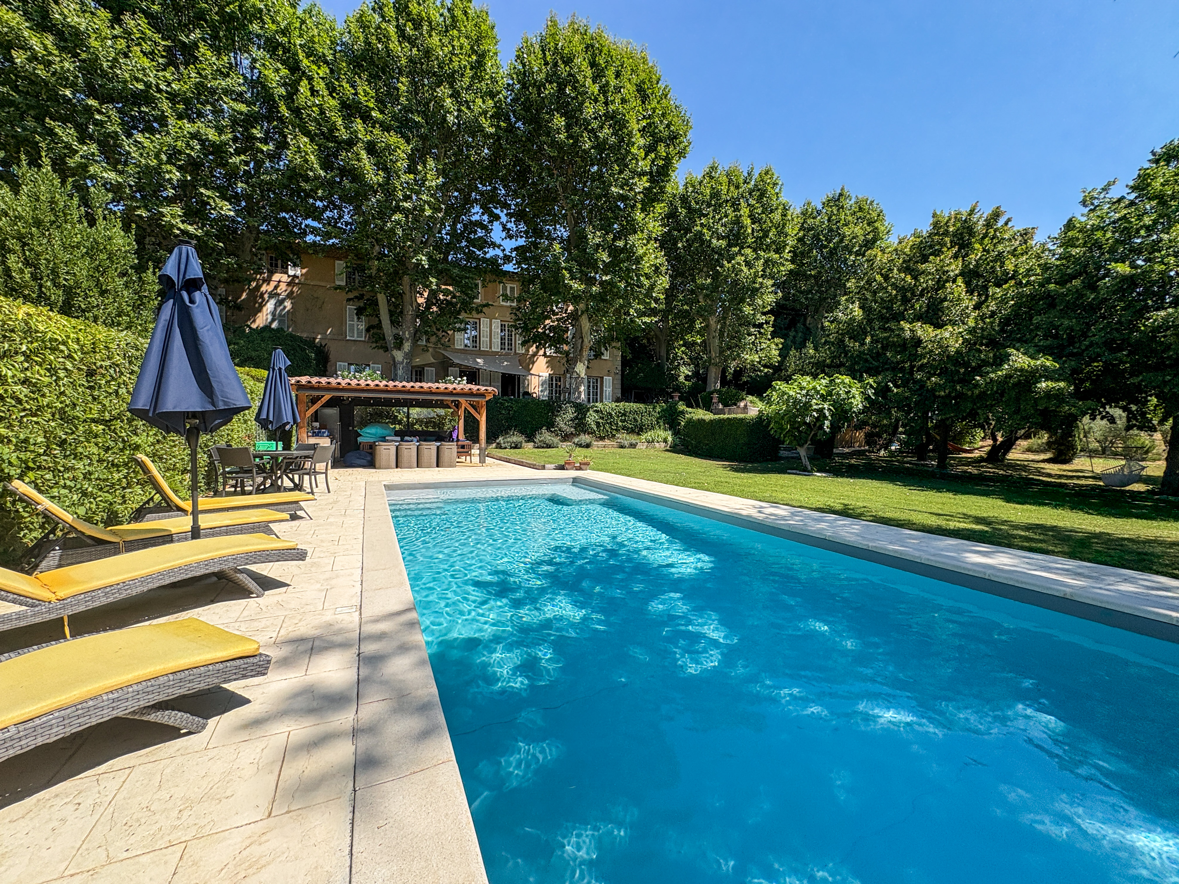 French property for sale in Aix-en-Provence, Bouches-du-Rhône - €1,196,000 - photo 