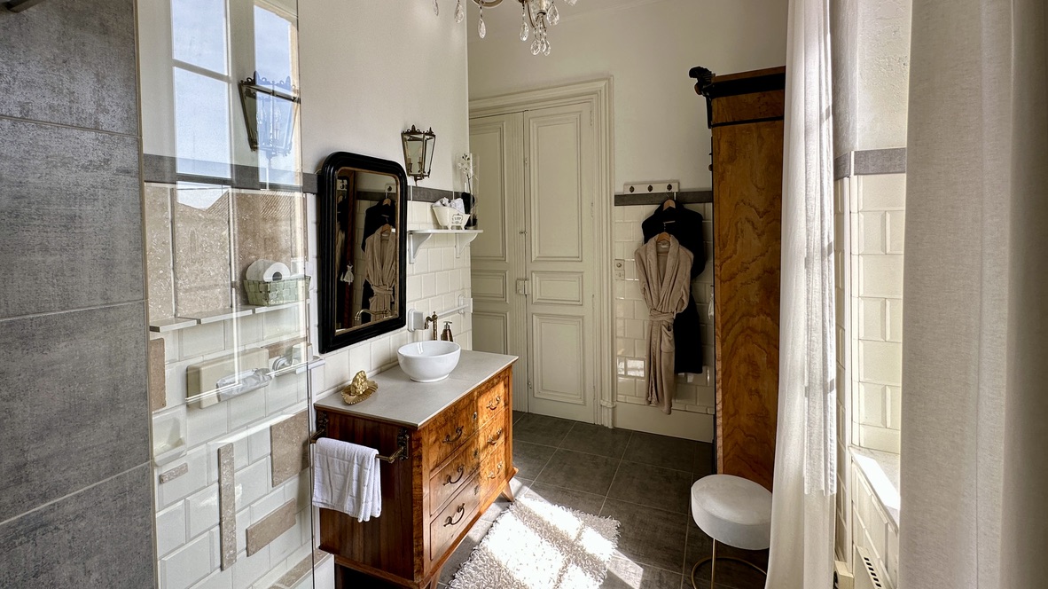 French property for sale in Ginestas, Aude - €895,000 - photo 